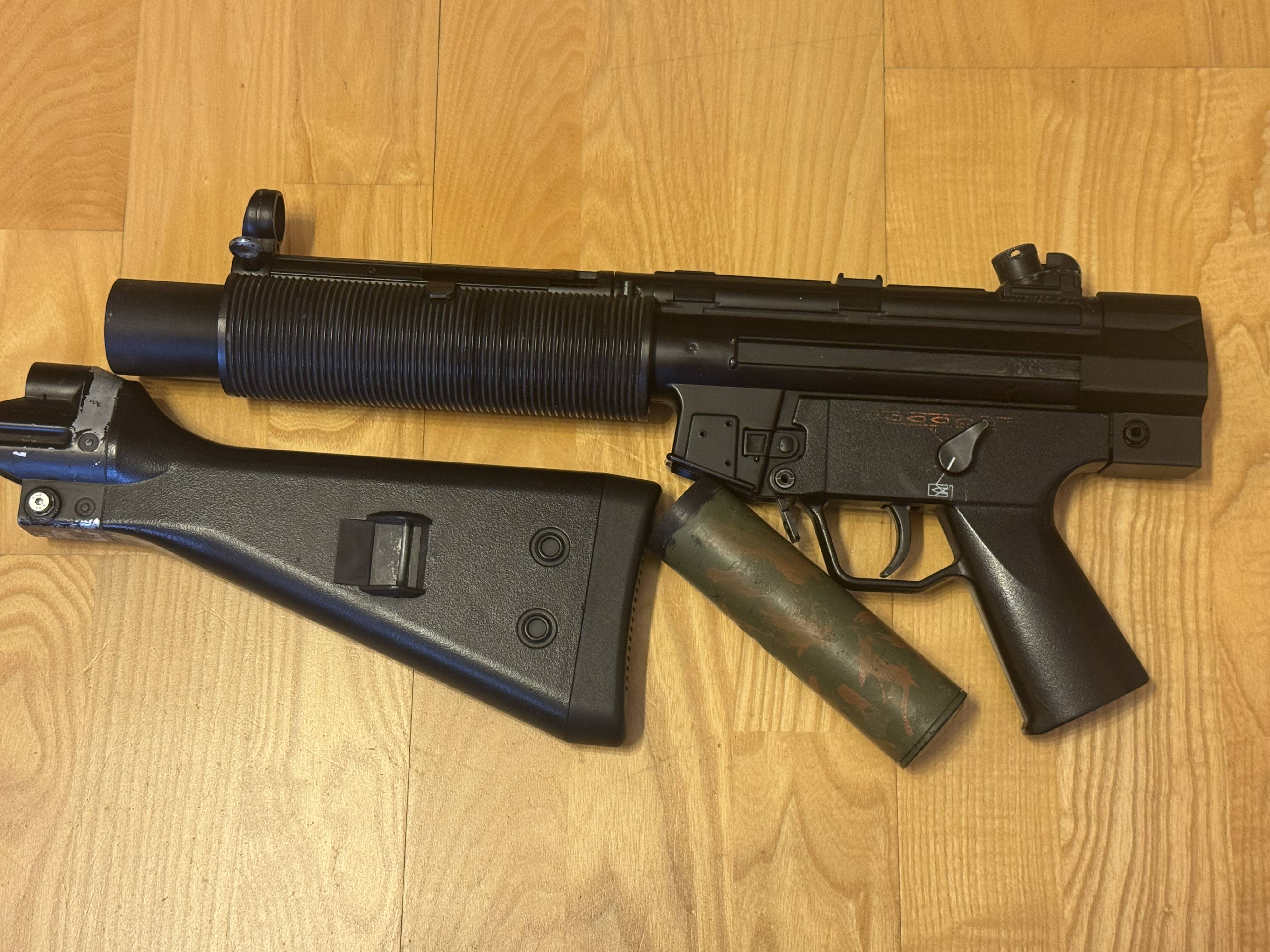 mp5, prawdopodobnie JG, sprawne