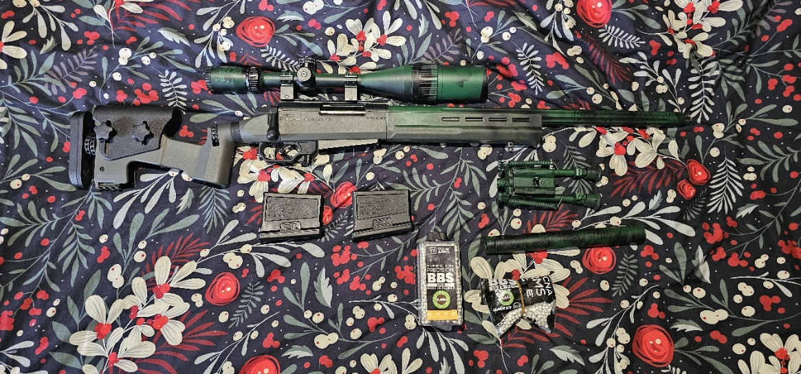 AMOEBA "Striker" Tactical 01 wraz z ghillie wrap na nią