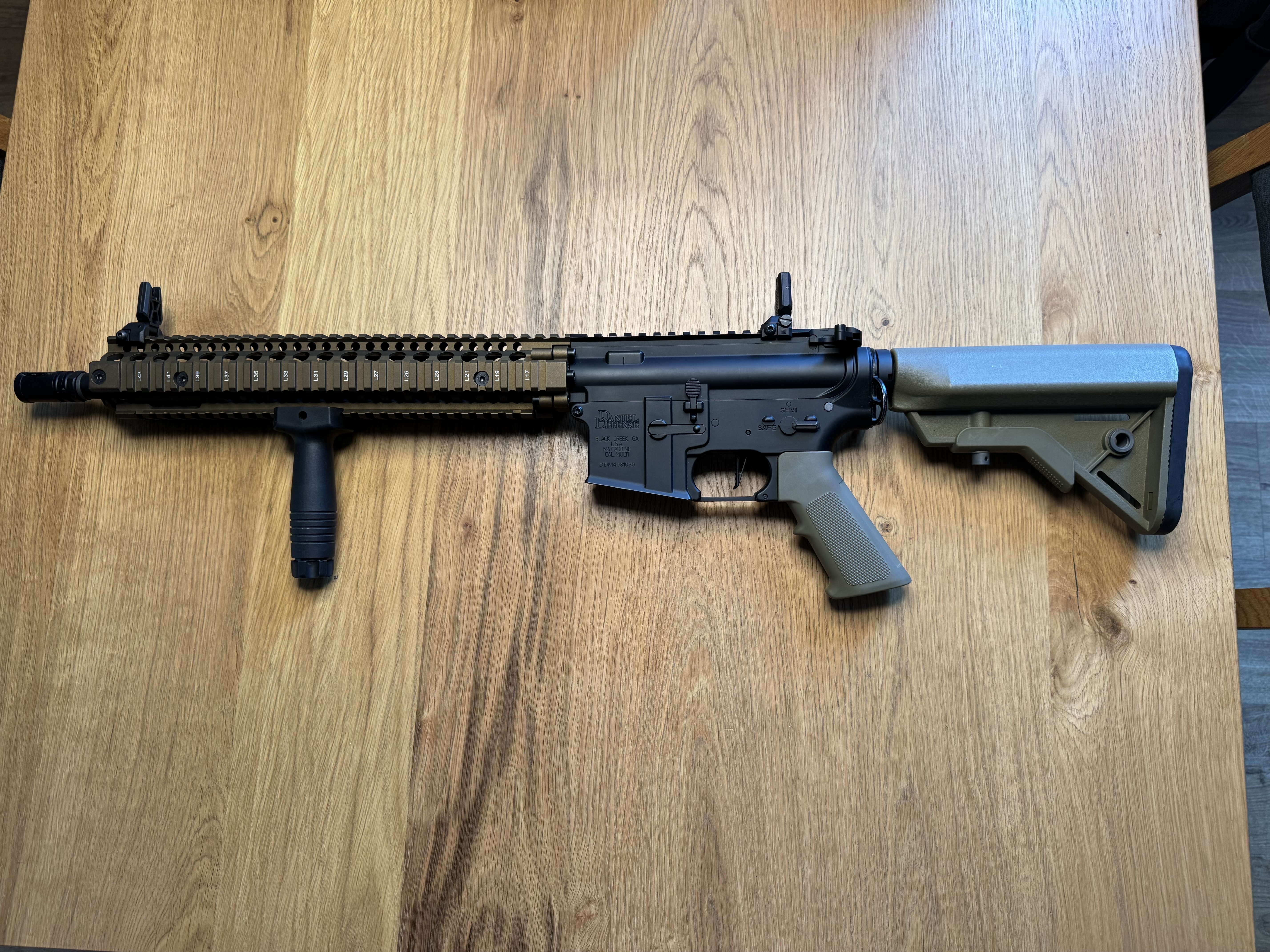 Replika ASG Specna Arms Daniel Defense® M4A1 SA-E26 EDGE™ HAL ETU™