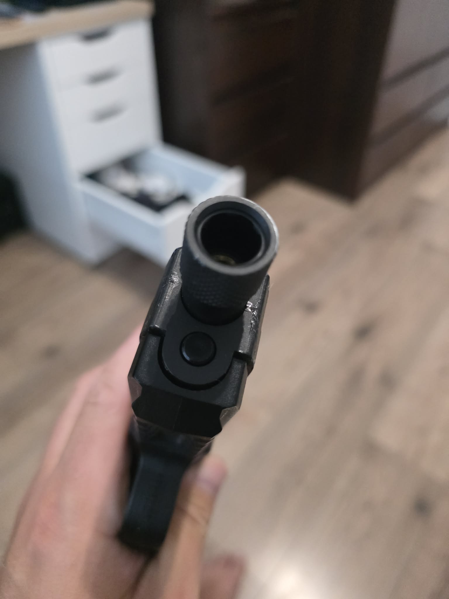 Uszkodzony Tokyo Marui FNX 45, 4 magazynki, tłumik
