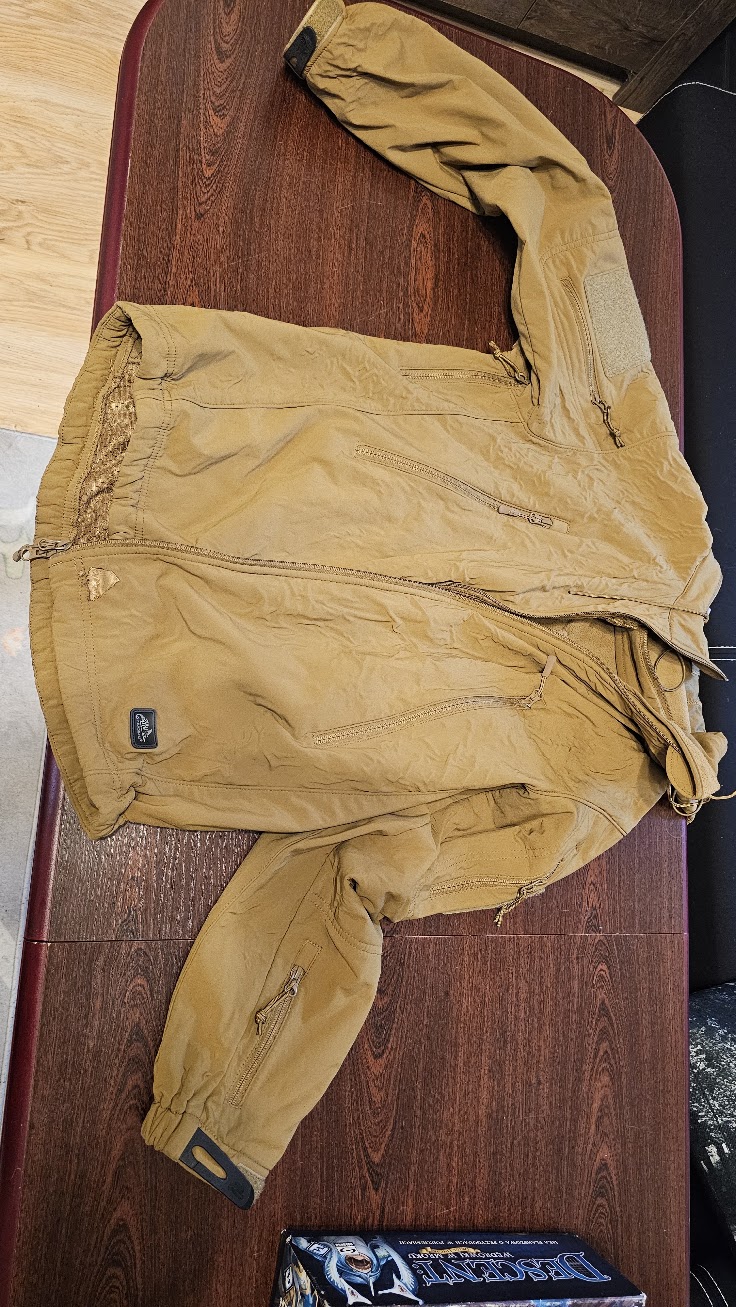 Kurtka do ciorania z kapturem Softshell Helikon Tex Coyote brown - Gunfighter rozmiar L