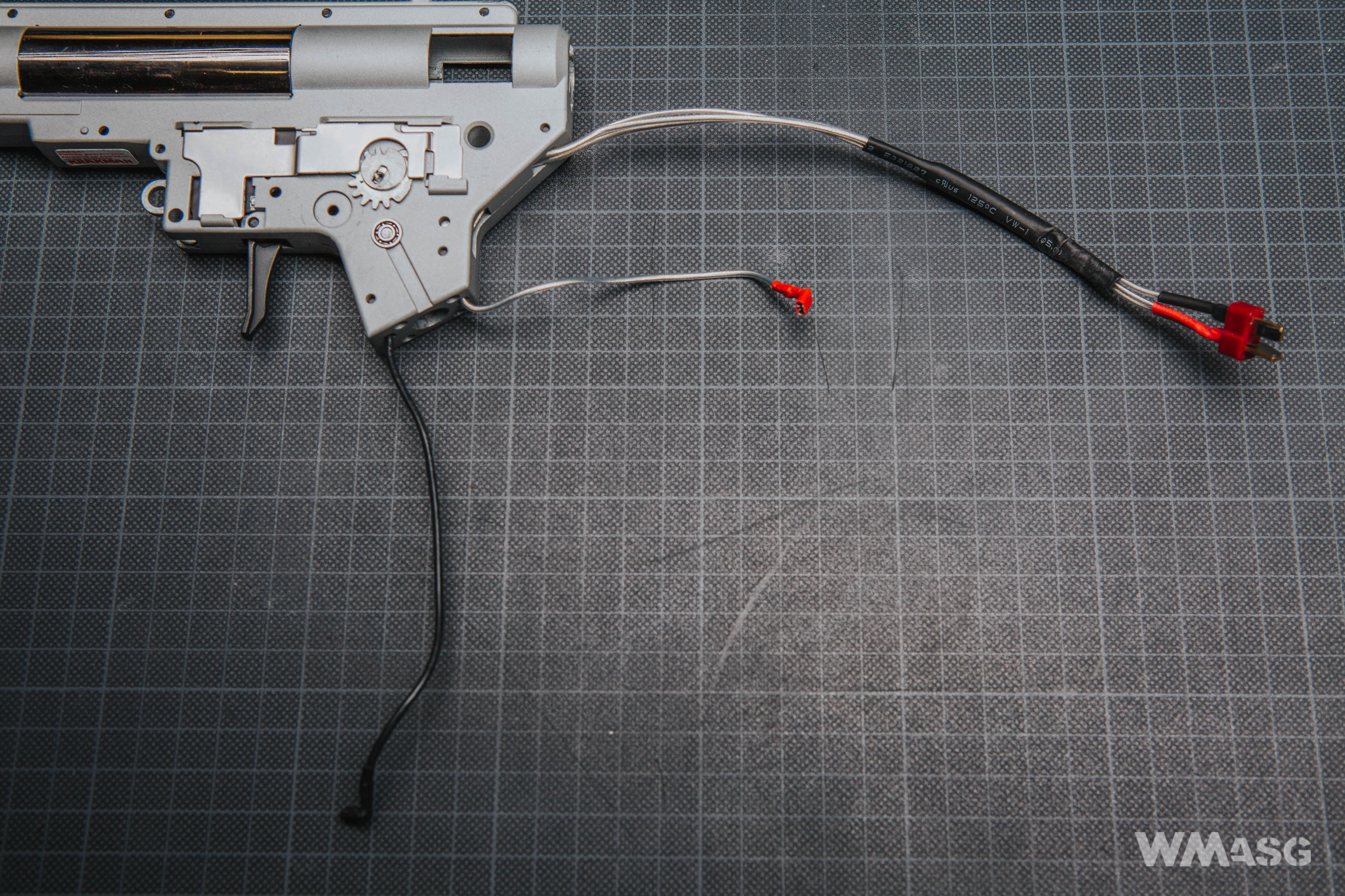 Double Eagle M904G Honey Badger wewnątrz