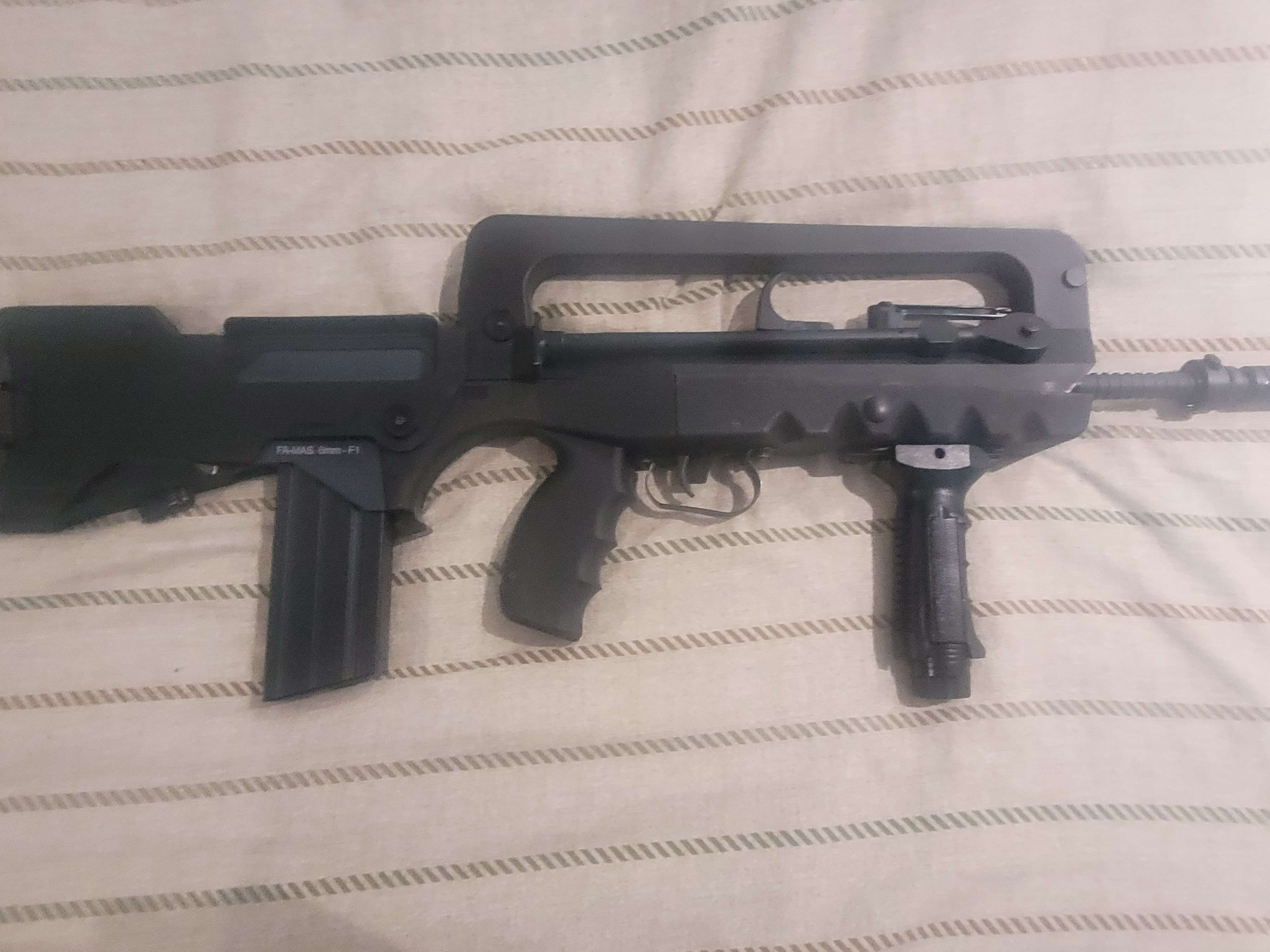 Replika karabinu szturmowego FAMAS F1 [Mało używany]
