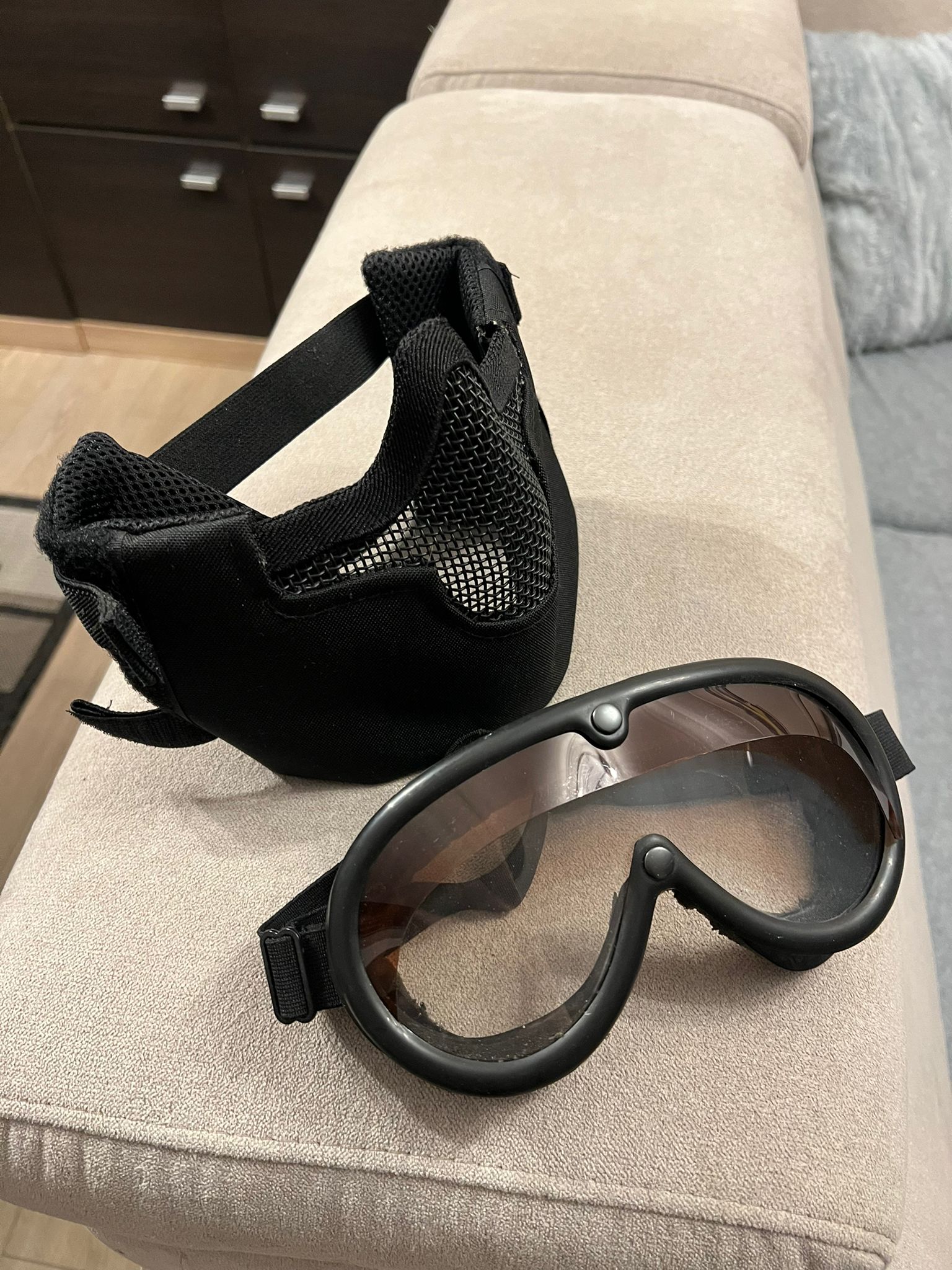 Akcesoria ASG, ładowarka