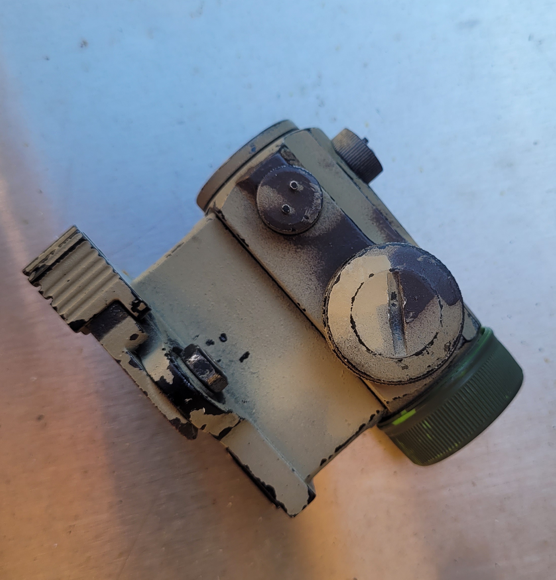 Kolimator T1