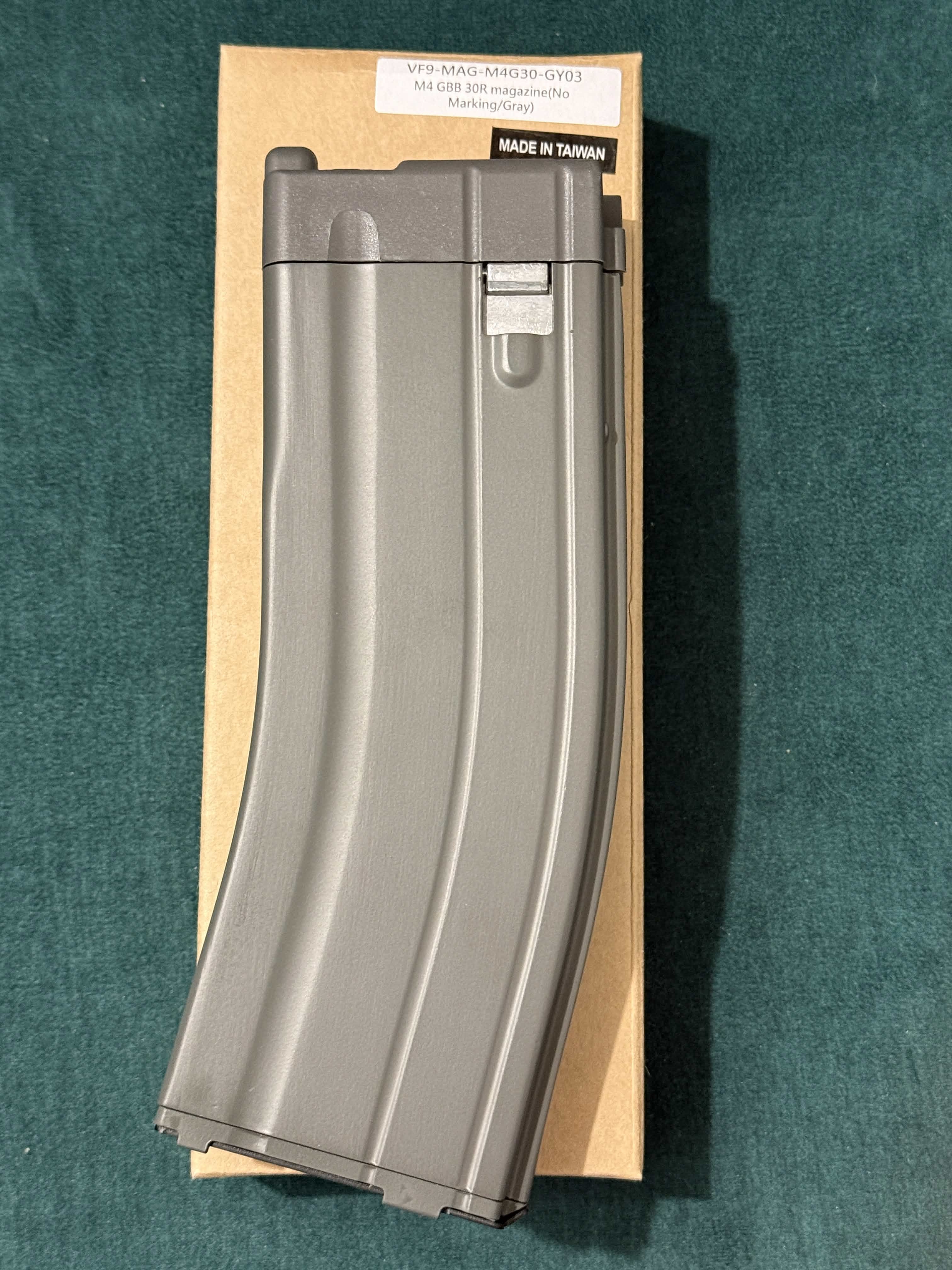 VFC magazynek gazowy M4 V4 szary nowy