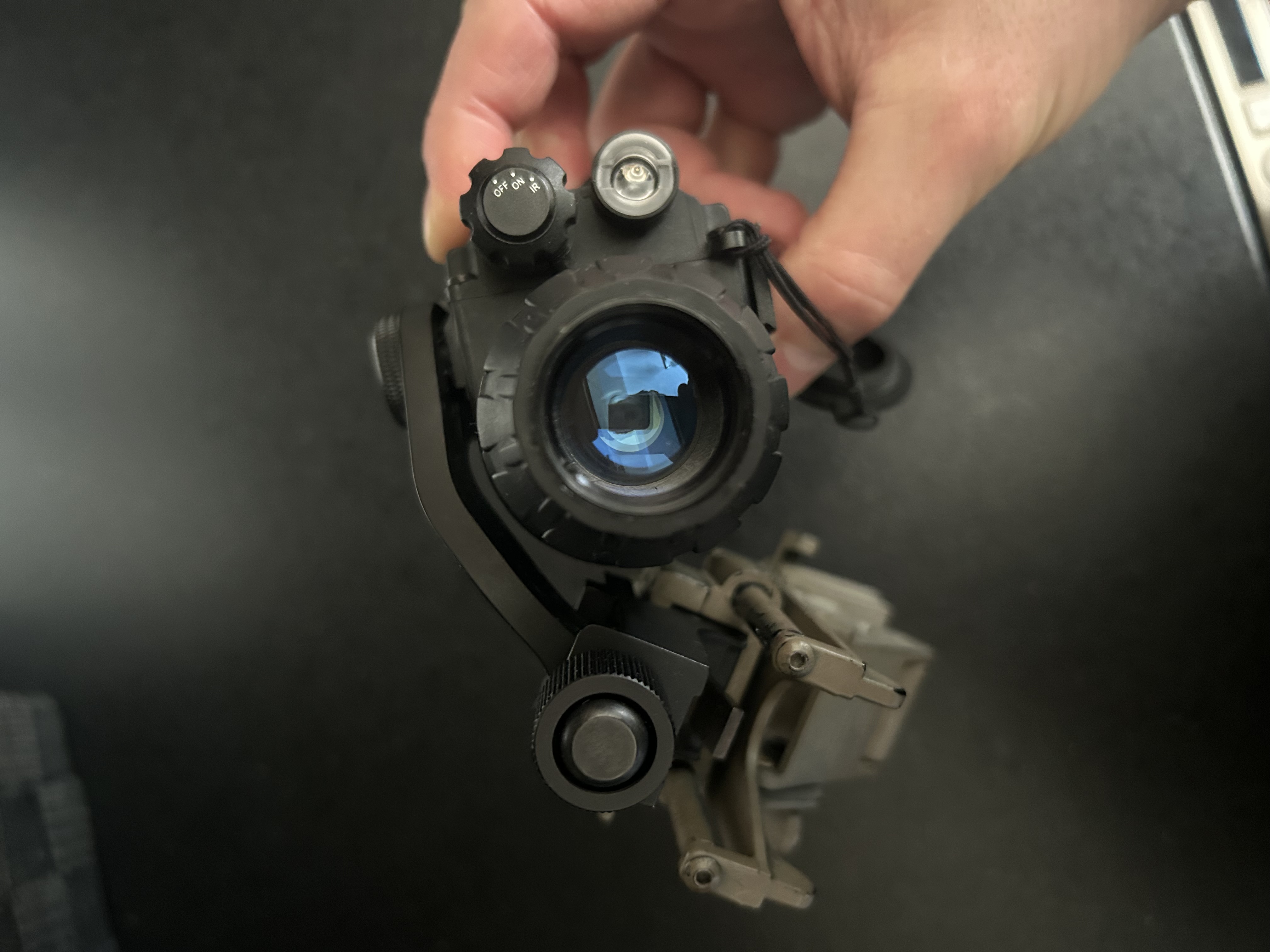 Noktowizor analogowy Pulsar Challenger plus montaż