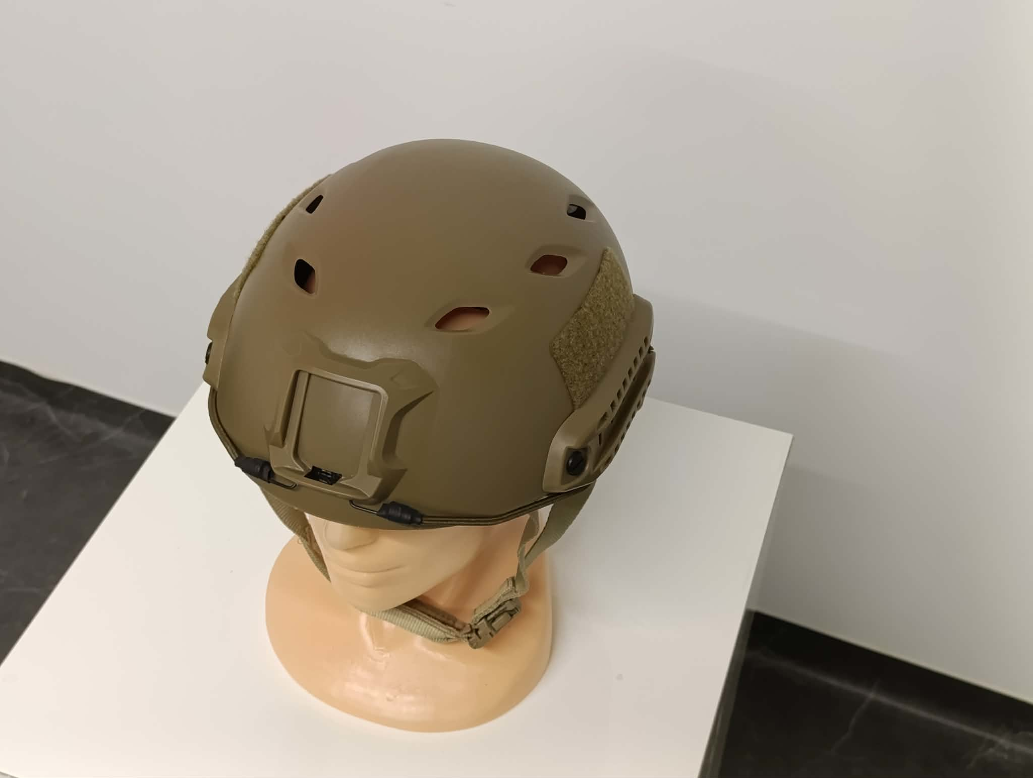 Nowe kaski Emerson Gear