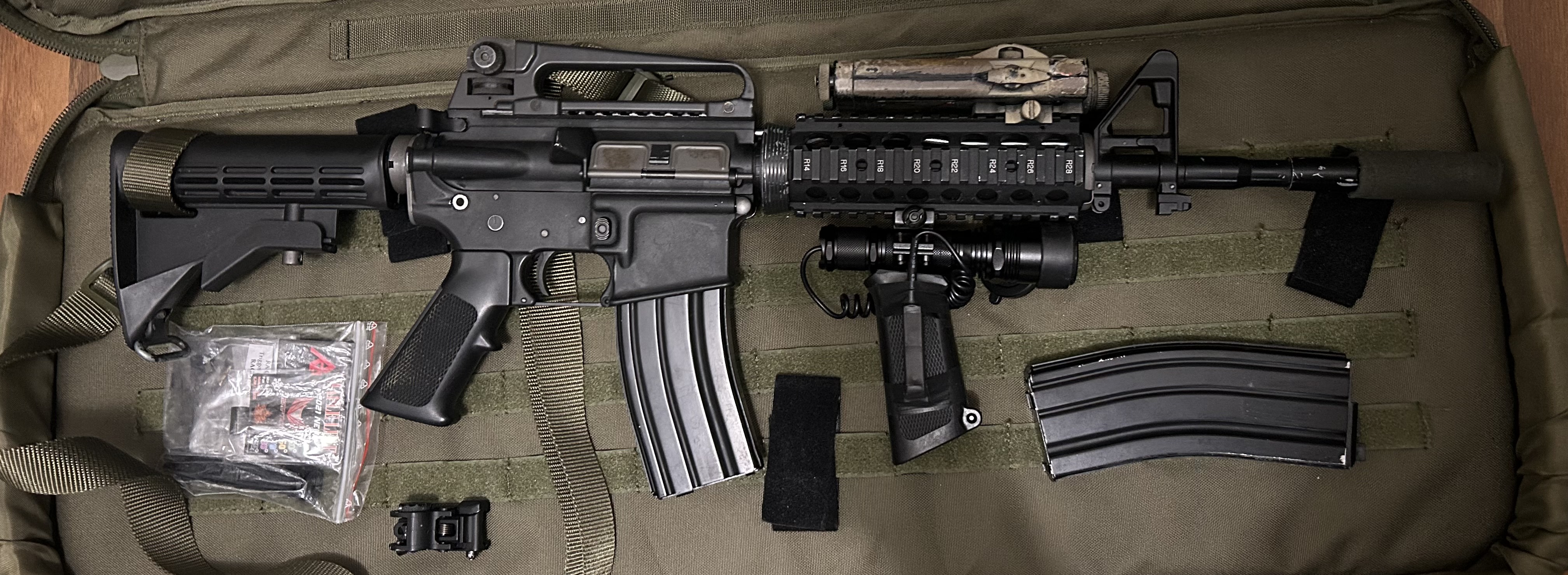 Karabin m4a1 GBBR WE RATECH stalowy zespół spustowy gas blowback latarka magazynki