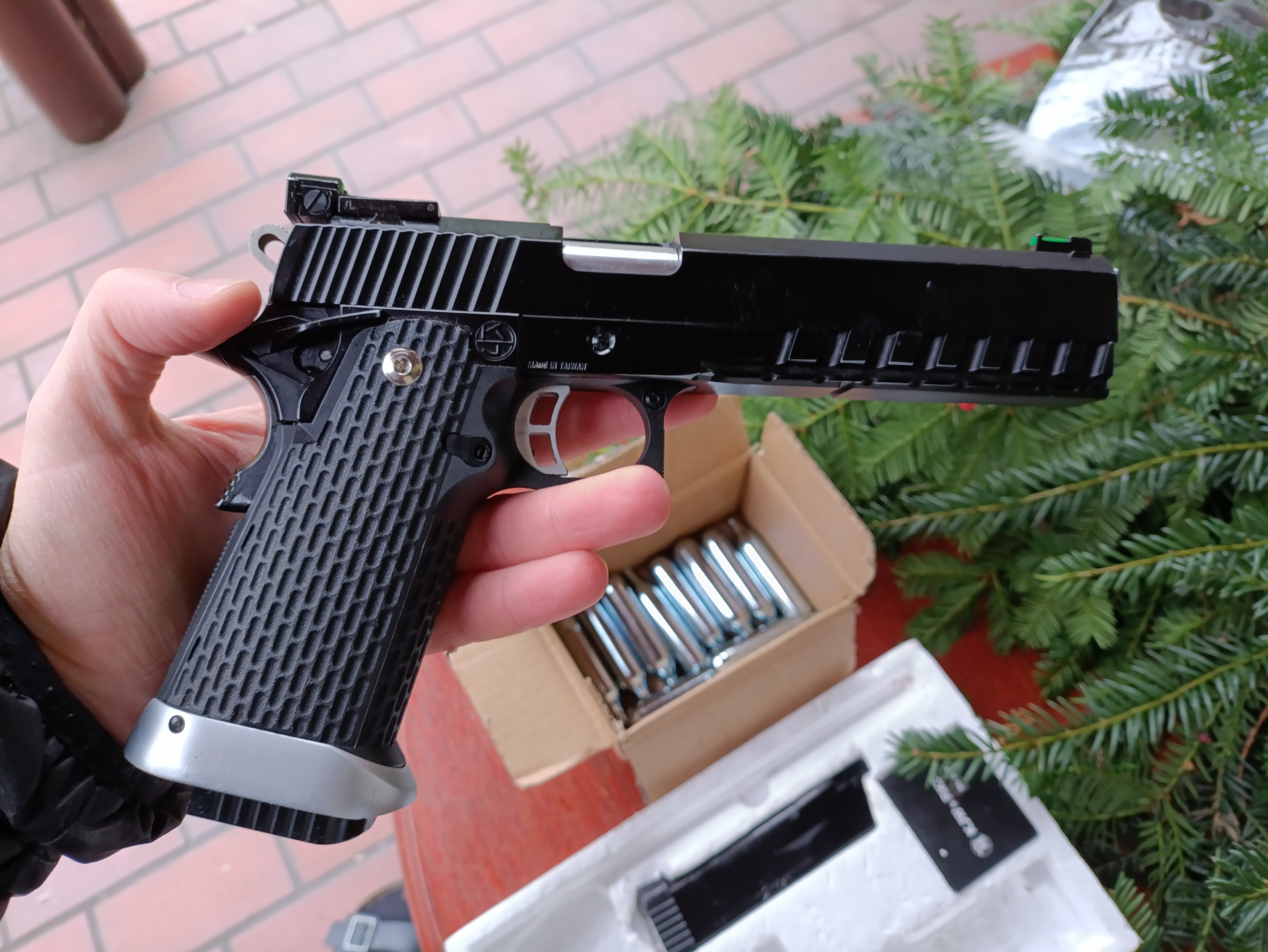 KP-06 KJW HI-CAPa+ 3 magi + kapsuły CO2