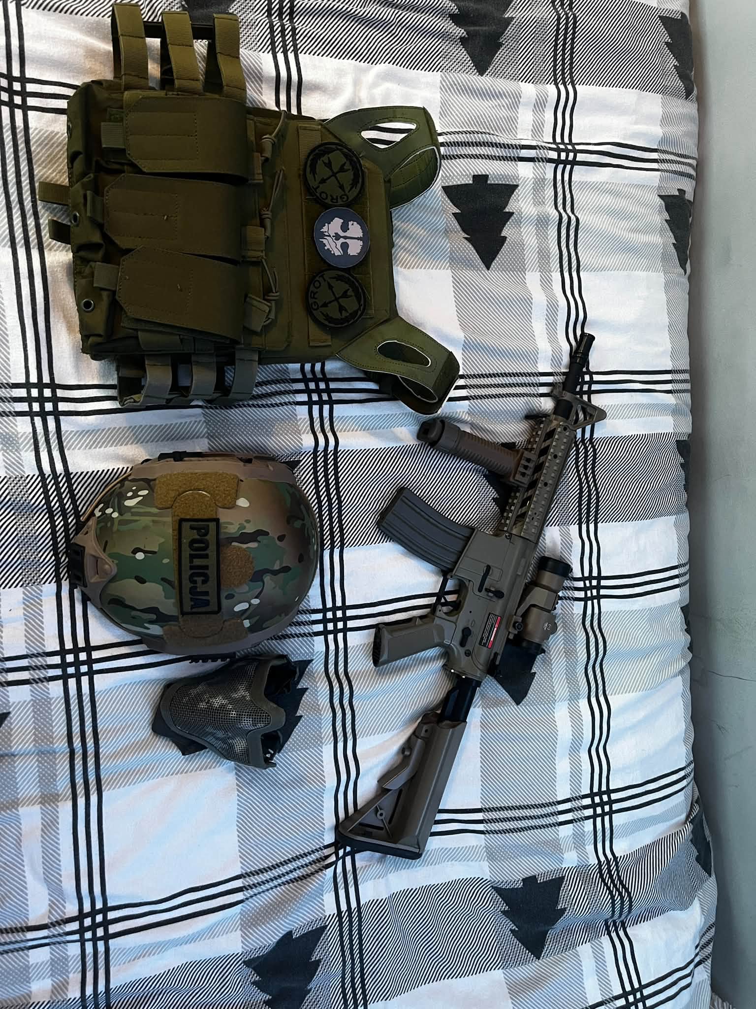 Zestaw ASG: Replika M4 Double Eagle M904 + Kamizelka + Hełm FMA + Kolimator