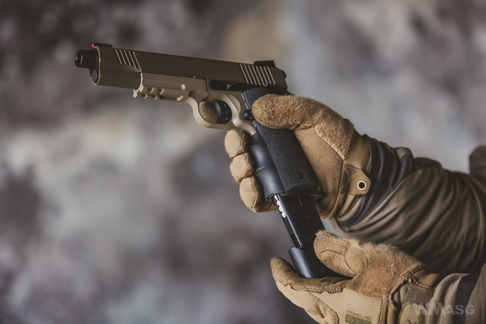 ARMY ARMAMENT R32 SANDSTORM VOL. 3