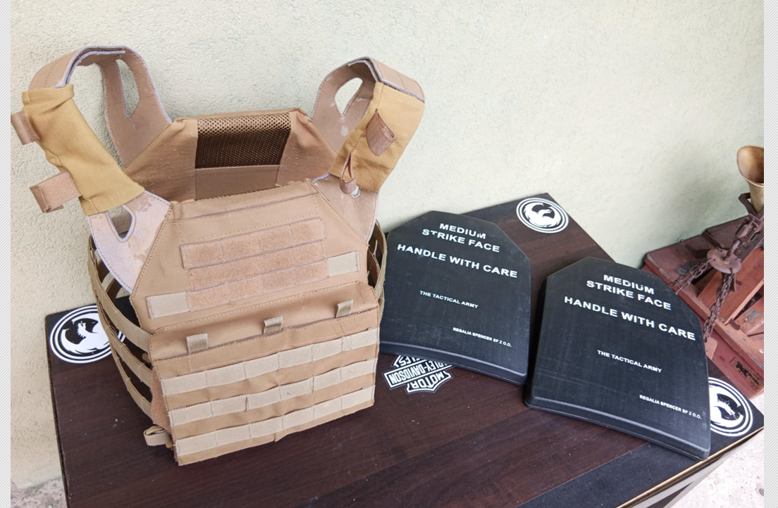 Kamizelka Plat Carrier + 2 sztuki atrap płyt