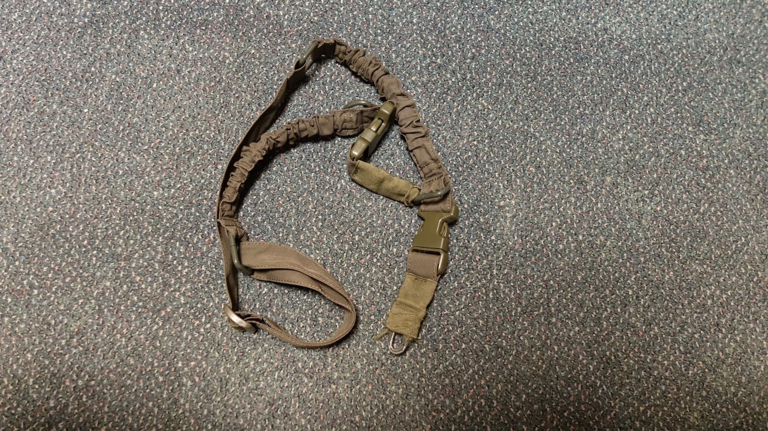 Pas jednopunktowy oliwkowy