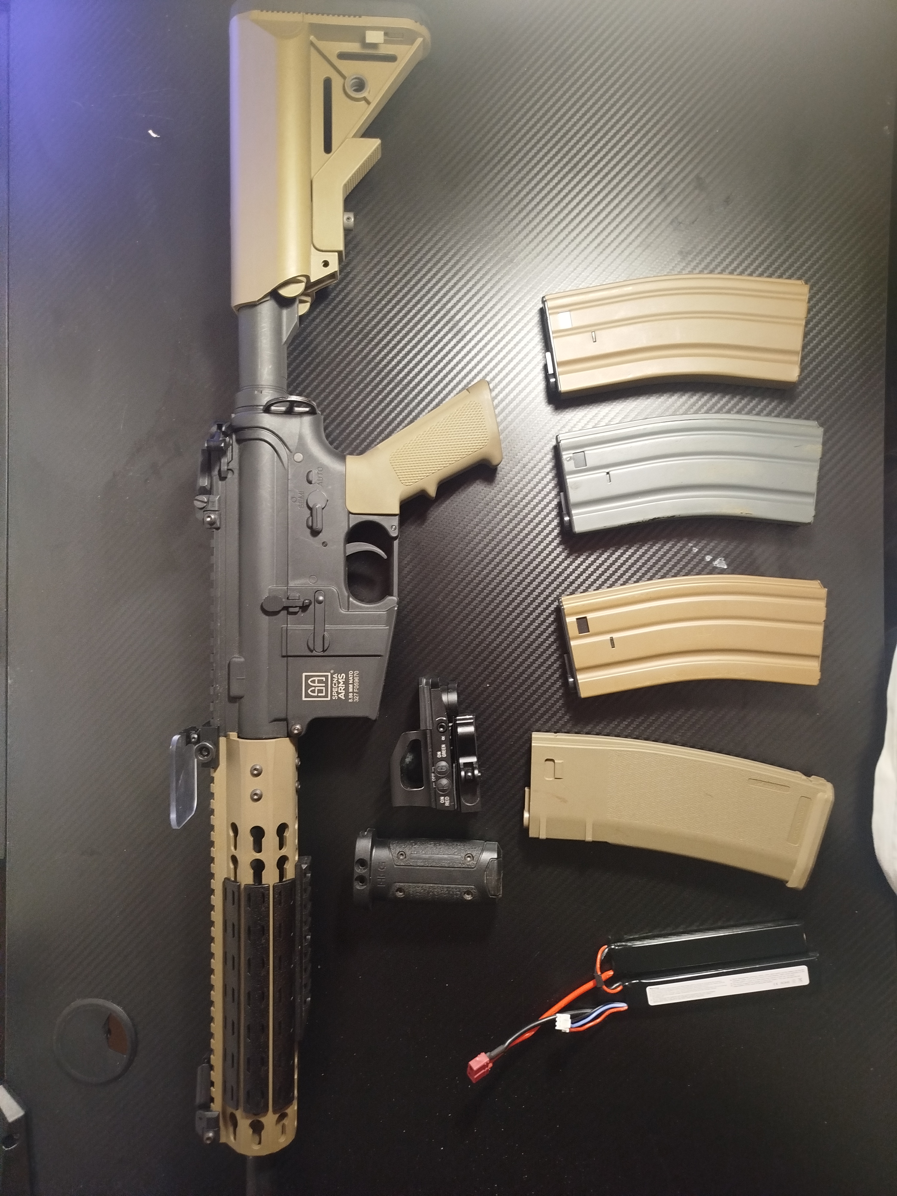 Zestaw: Mk 15, 4 magazynki, kolimator, uchwyt pionowy, osłona kolimatora, bateria lipo