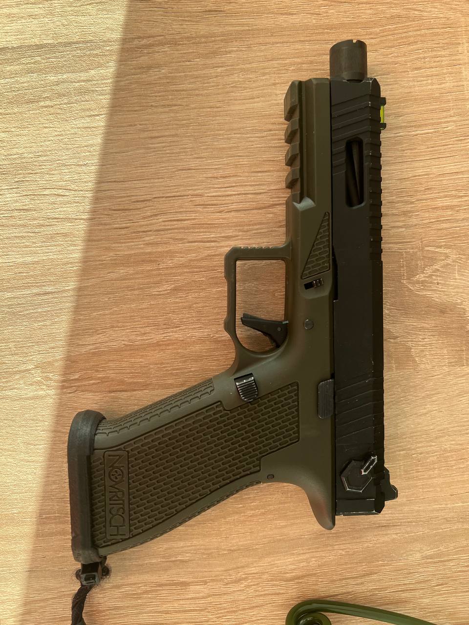 ASG Novritsch SSP18 Green Gas / CO2 + 4 magazynki + gaz + smycz