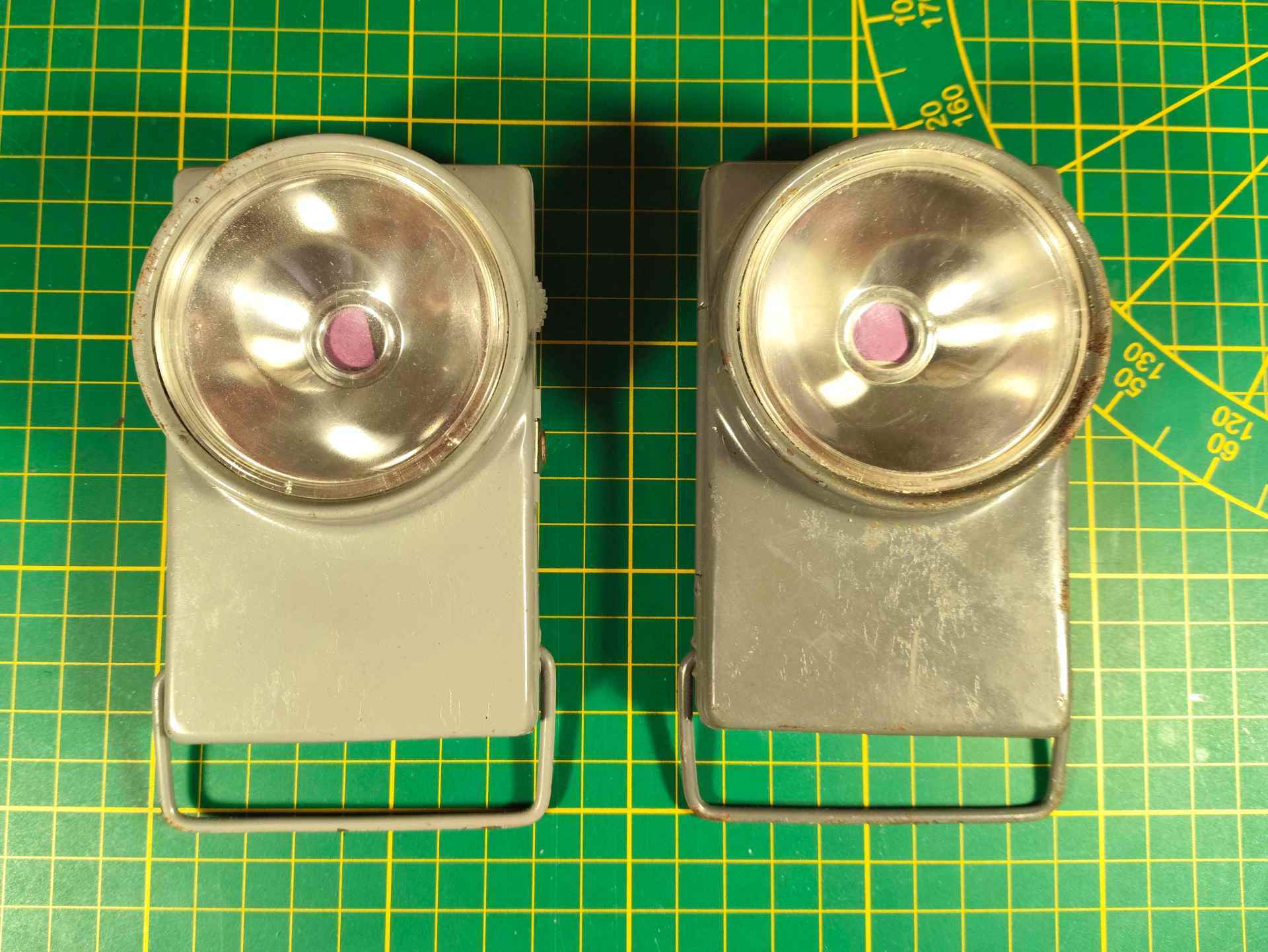 Latarka płaska 142 PPPT Gołdap PRL LWP 2 szt