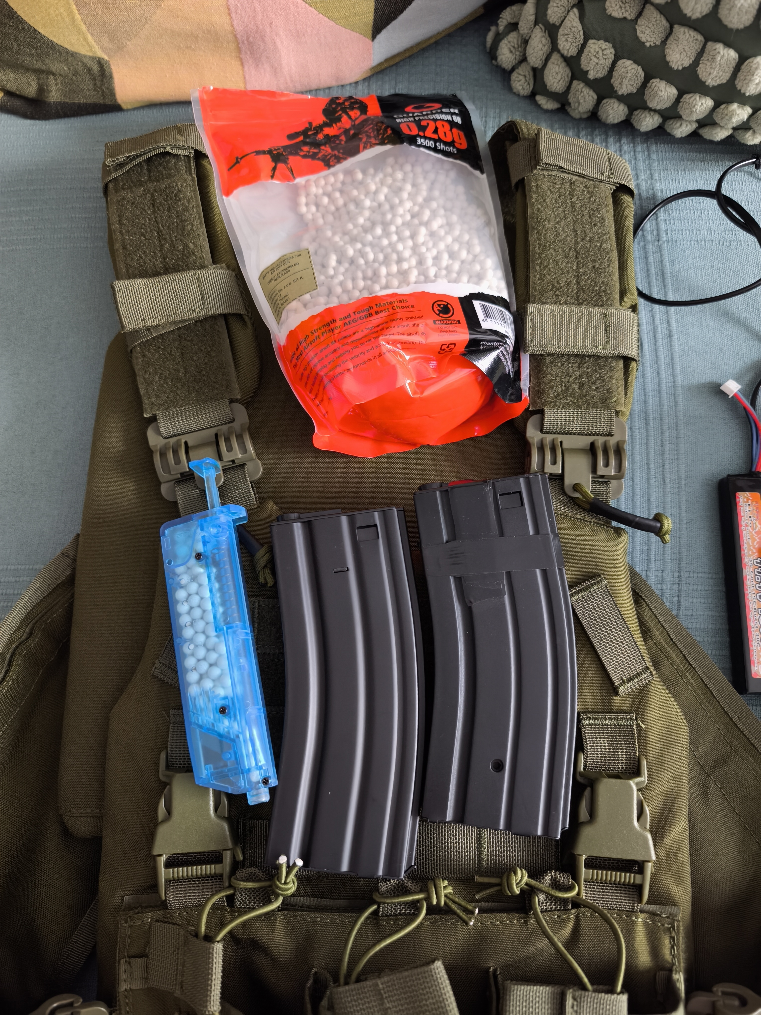 Komplet Karabin M916G UTR556 Falcon 3.0 6mm, 2 magazynki, kamizelka, maska na twarz, ładownica