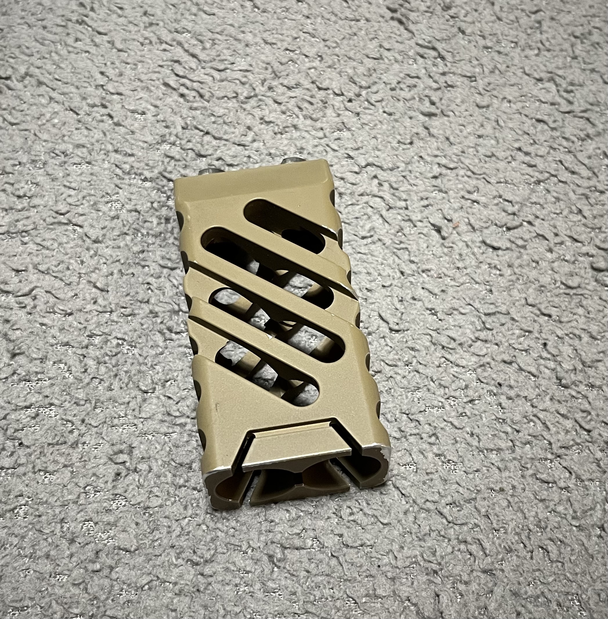 Chwyt przedni pionowy M-Lok