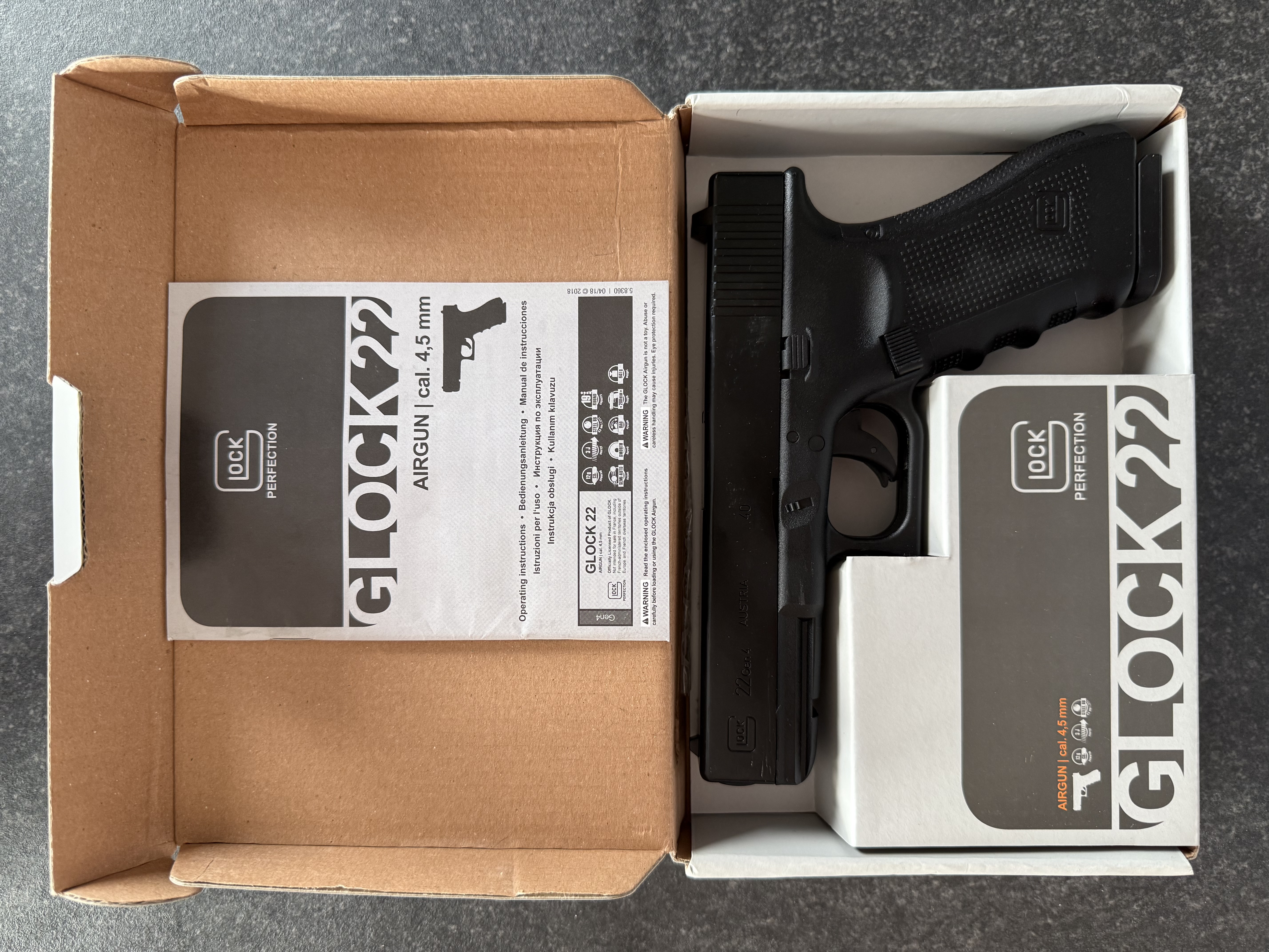 Glock 22 Gen 4,5mm CO2 + kabura + 14 x CO2 + kulki - Zestaw