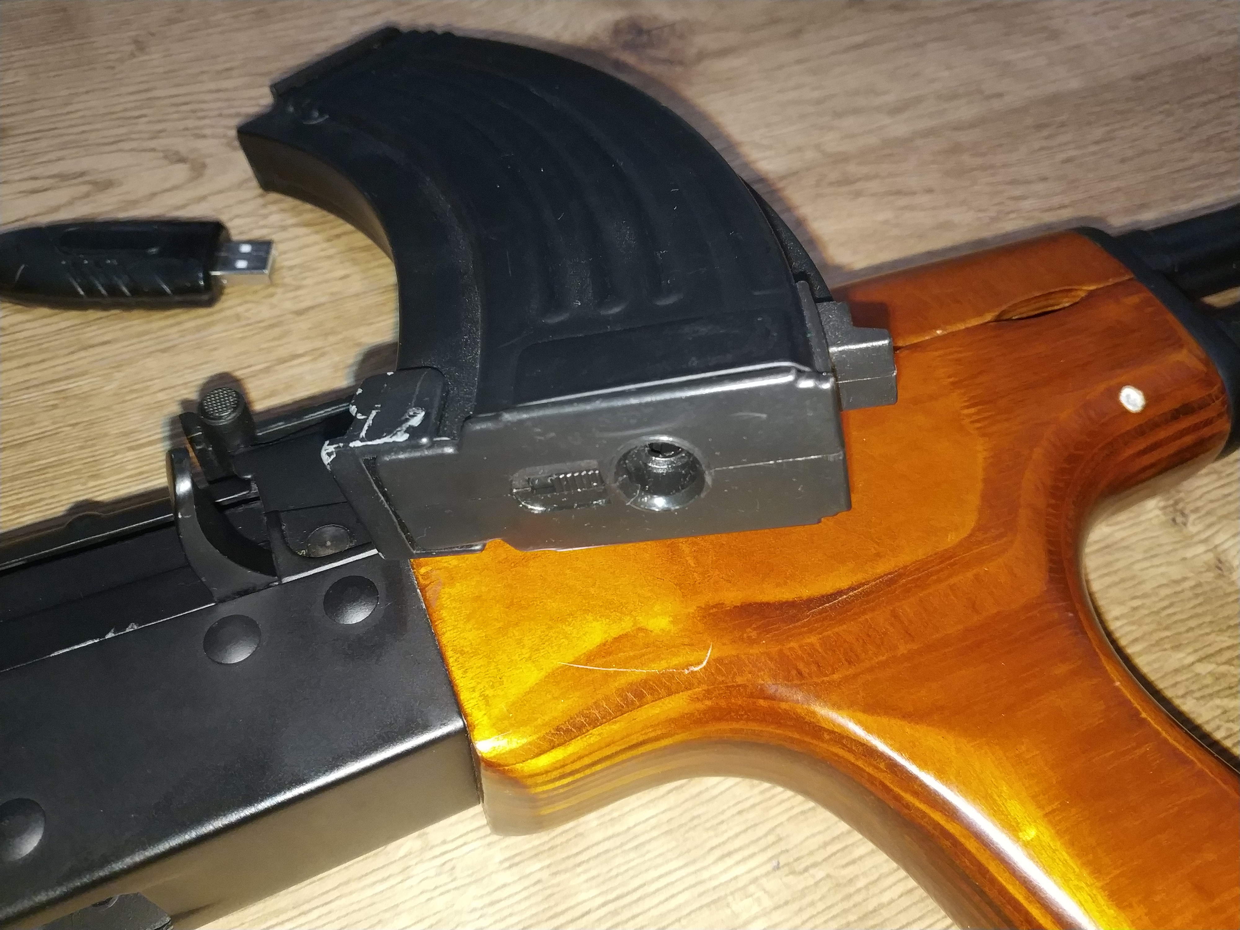 CYMA CM.048 AK + 4 magazynki + ładowarka | stal | zestaw