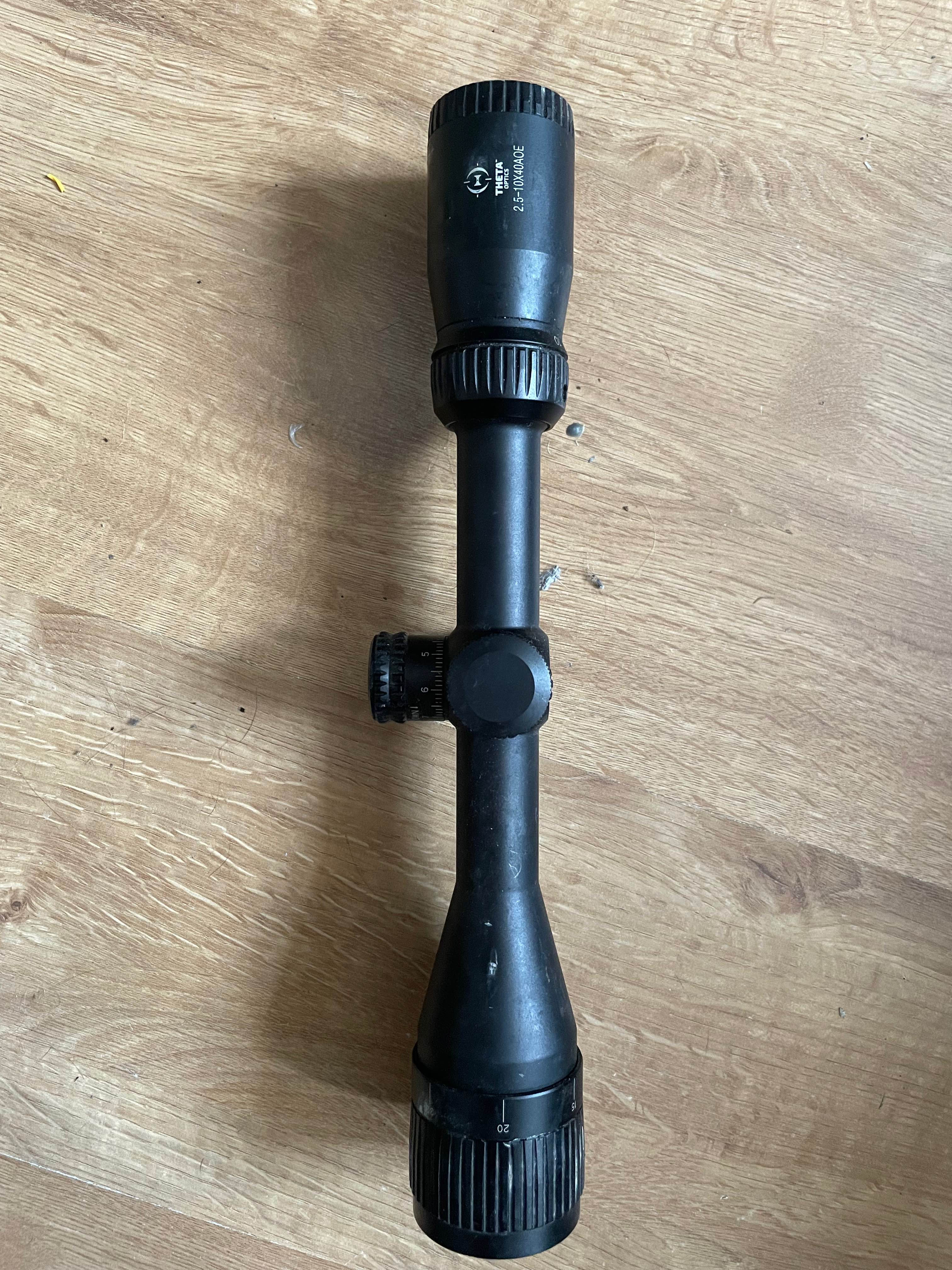 Luneta Theta Optics 2.5-10x40AOE - Podświetlana / AO / Bez montażu