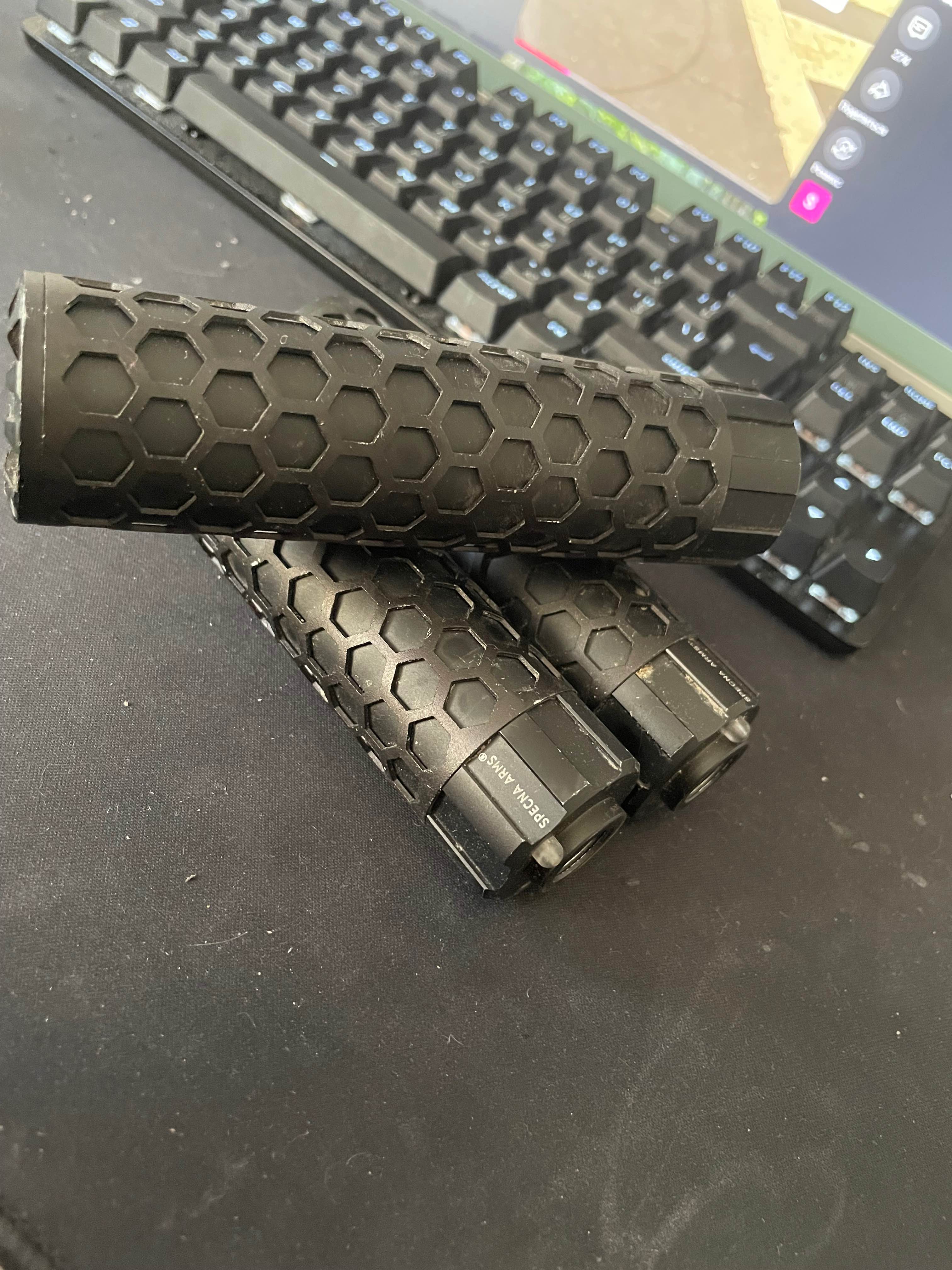 Tłumik Tracer Specna Arms - Honeycomb / Szyna 14mm CCW (Sztuka)