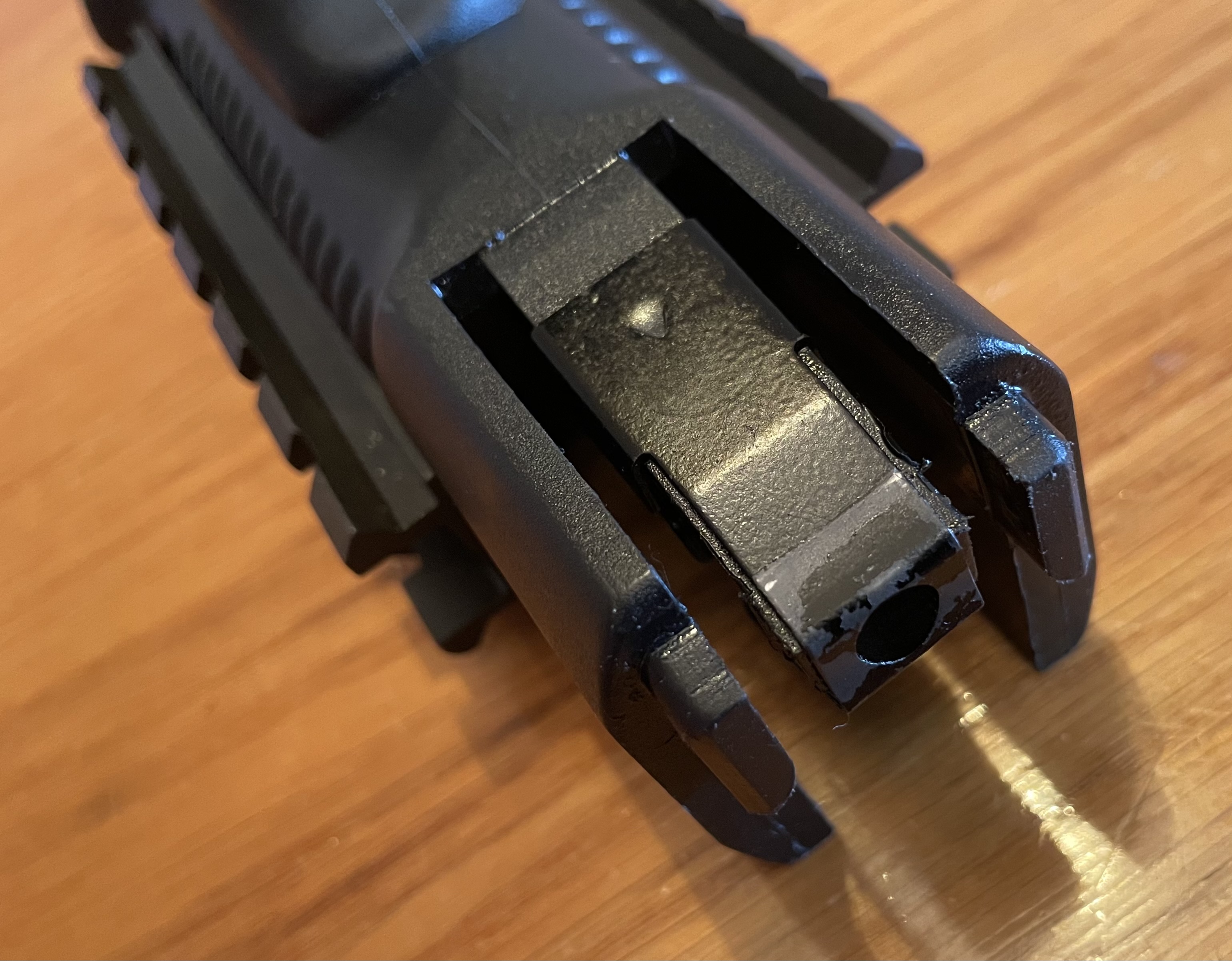 Łoże Beryl z chwytem pionowym i szynami Picatinny FB Radom