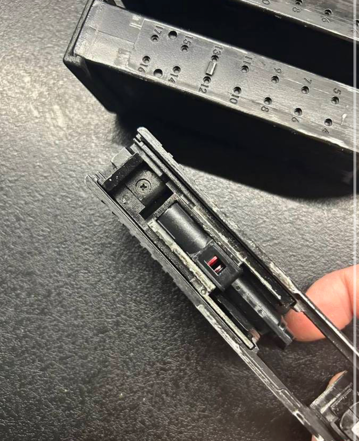 Pistolet Glock 17 GBB Tuning, masa części zapasowych