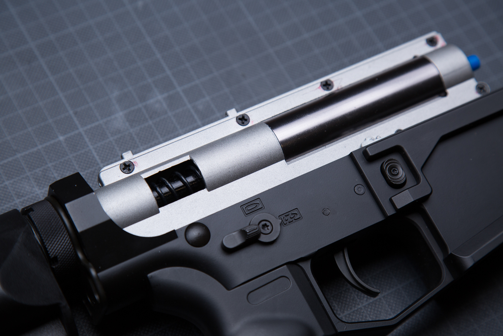 Cyma CM.098A - wewnątrz