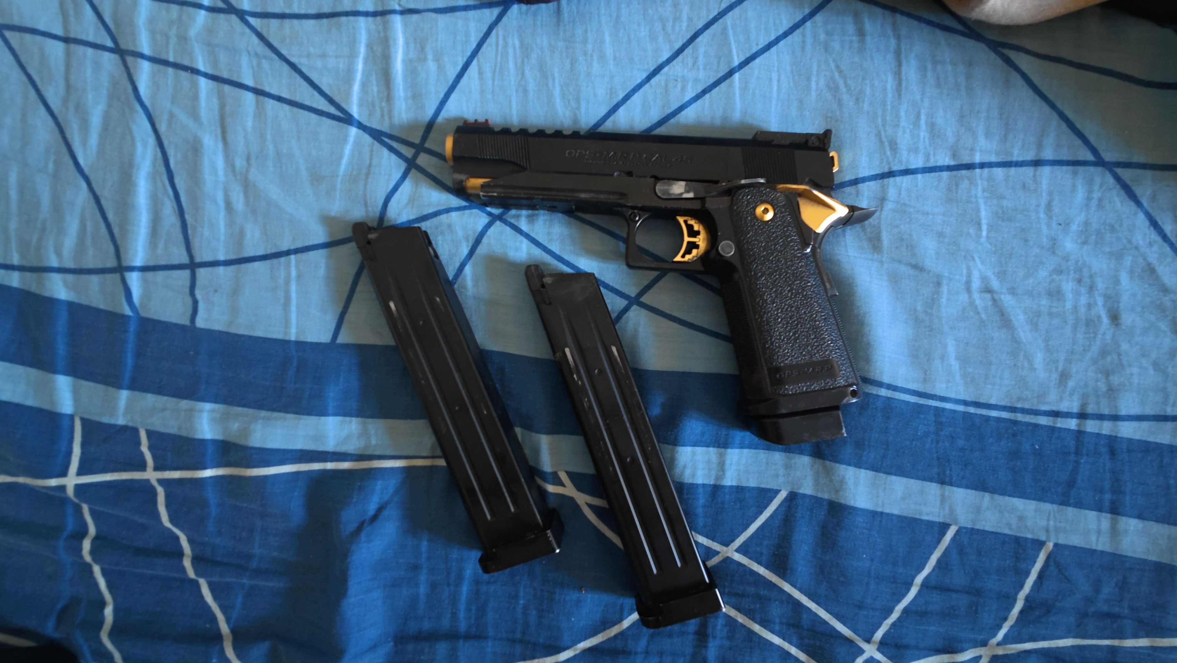 P320+2 magazynki+kabura+latarka+pokrowiec
