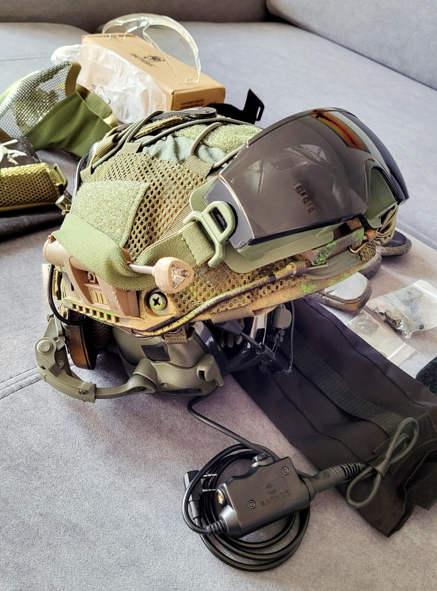 !LICYTACJA BEZ CENY MINIMALNEJ! HEŁM FAST PJ, EARMOR M32, PTT, GOGLE, HEL-STAR, POKROWIEC, LATARKA