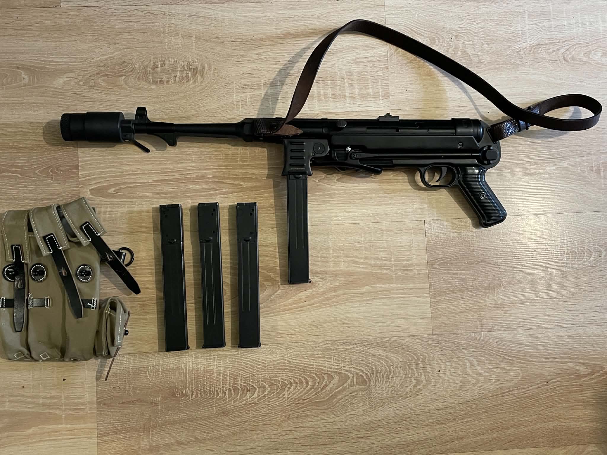 MP40 AEG stalowe S&T + 3 magi + tłumik + pas i ładownica