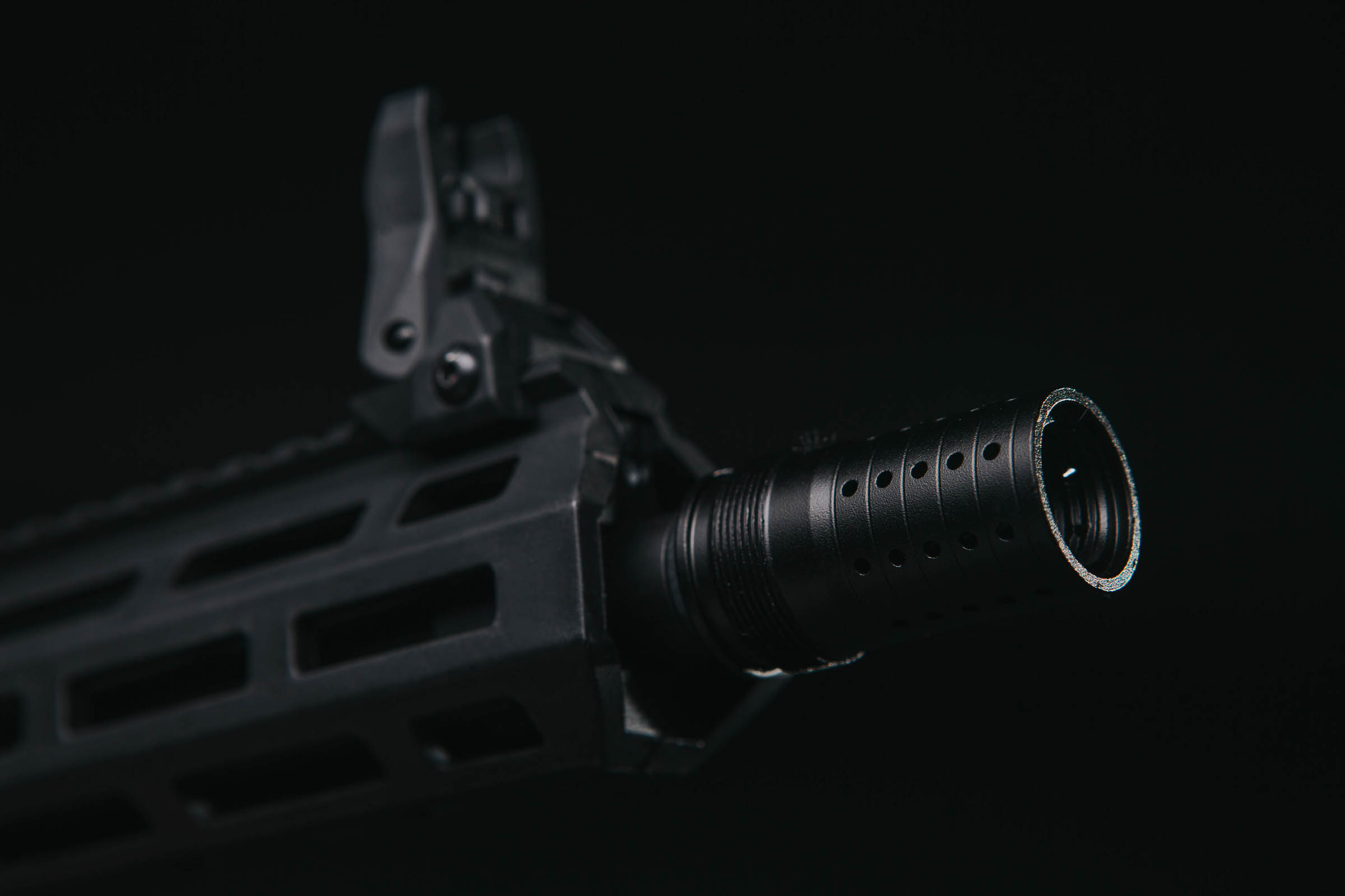 Double Eagle M904G Honey Badger z zewnątrz