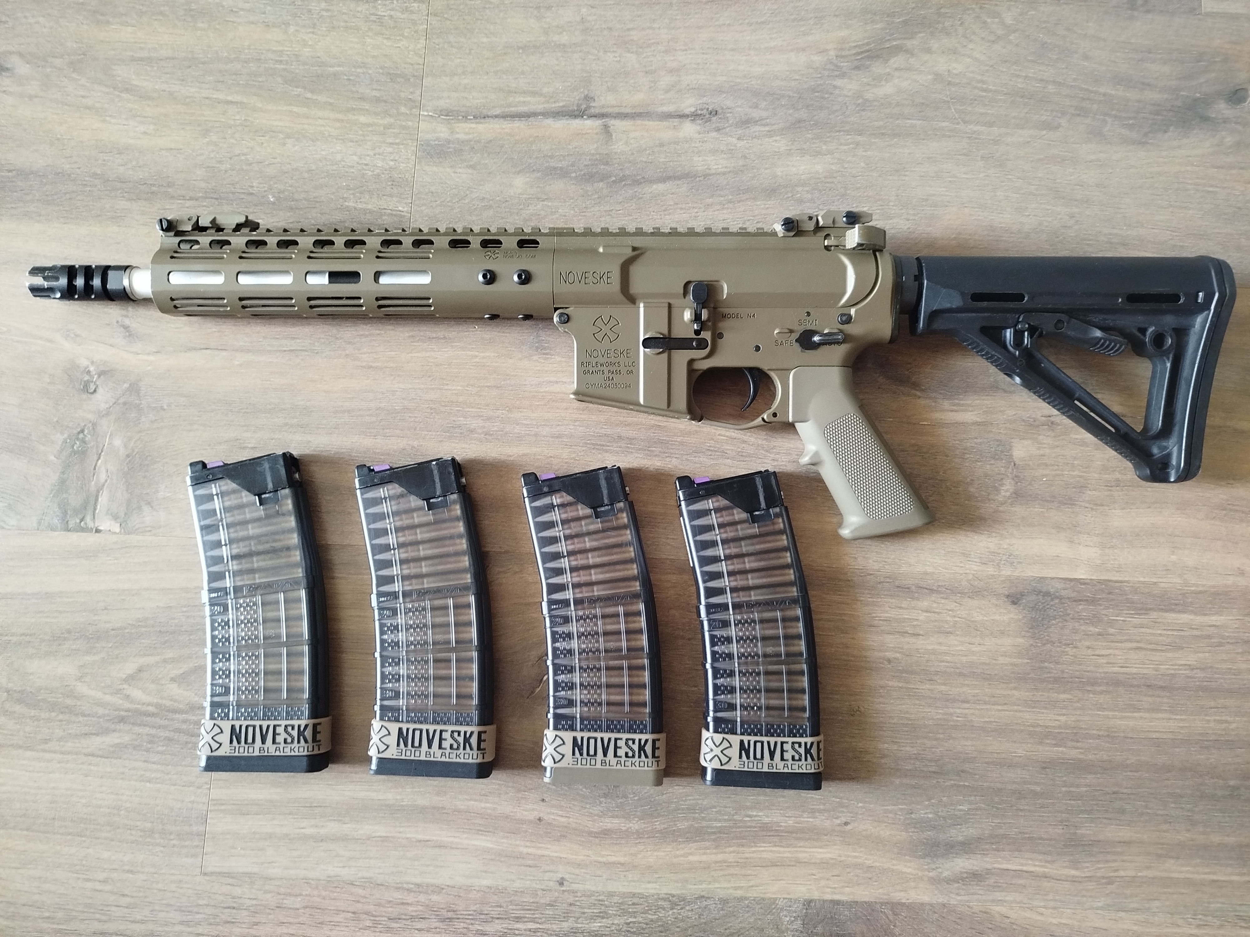 Replika gazowa karabinka Noveske 10.5" Gen III Shorty 300BLK - Tan [EMG] CGS