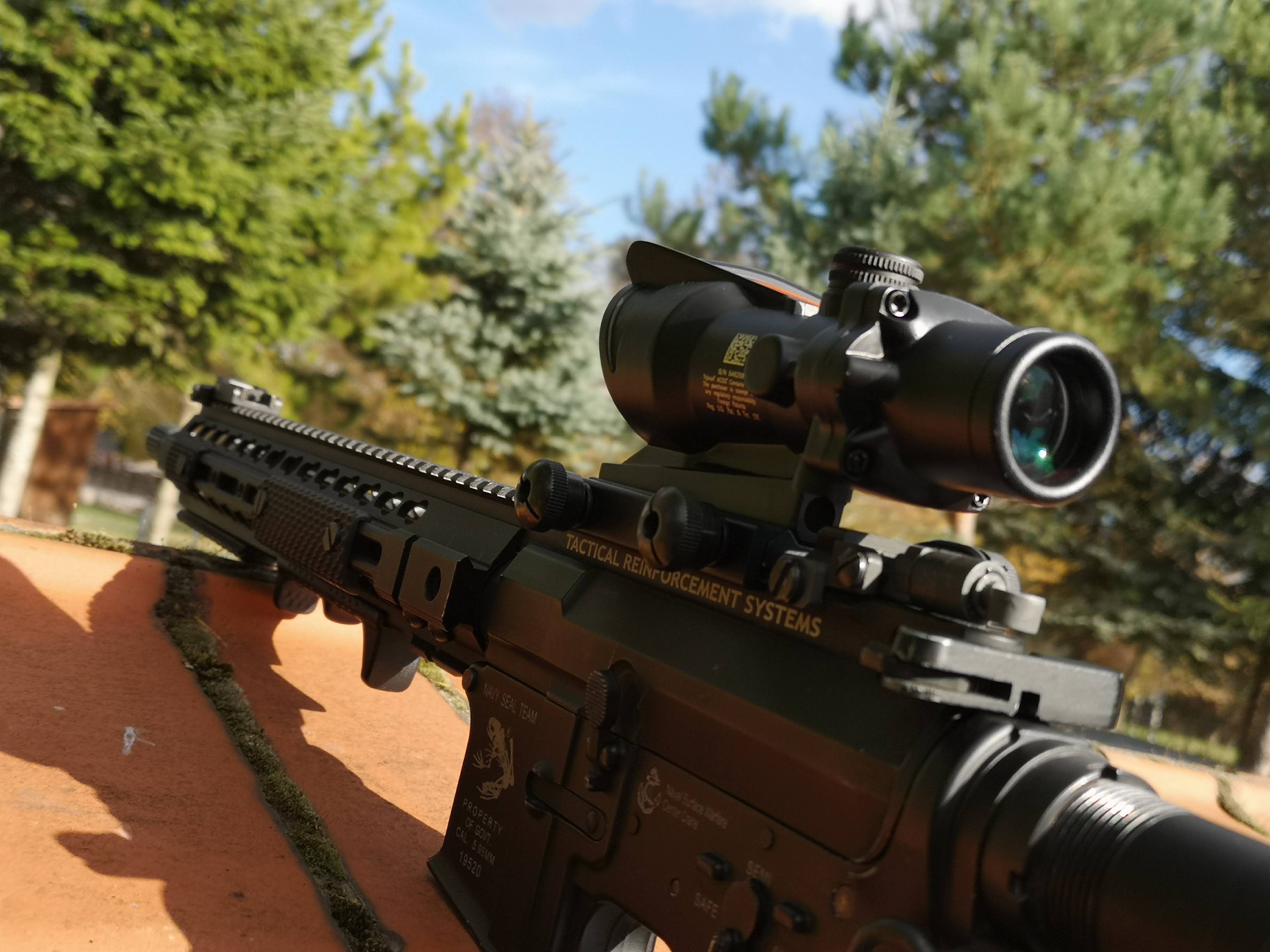 Luneta ACOG 4x działający światłowód chevron czerwony