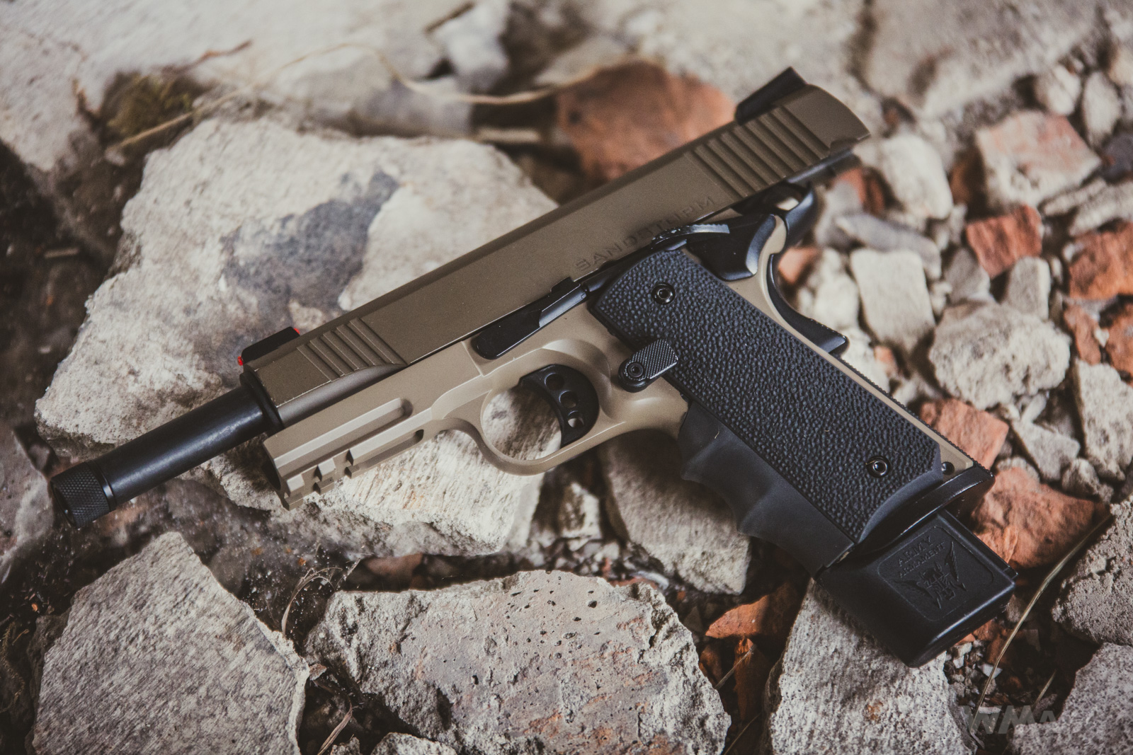 ARMY ARMAMENT R32 SANDSTORM VOL. 3