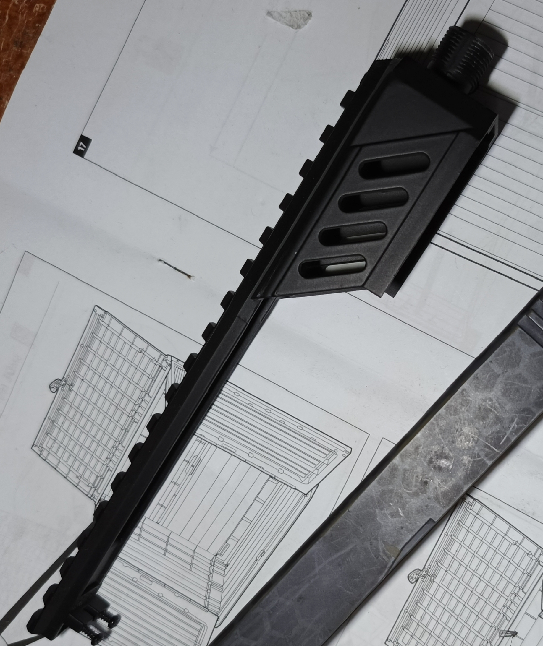 Zamek z szyną RIS CM030 Glock