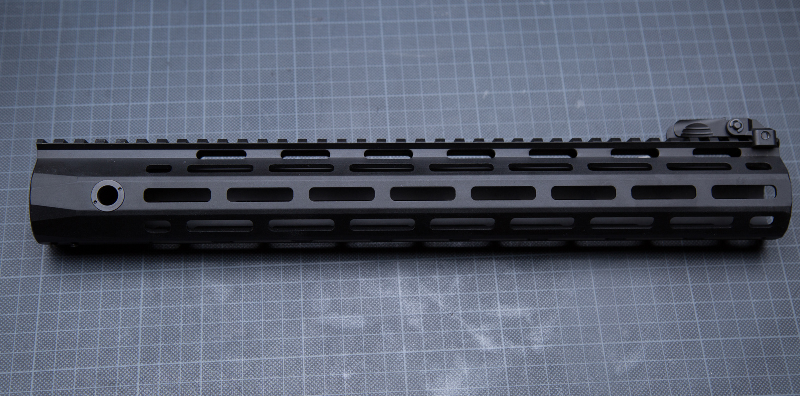 Cyma CM.098A - wewnątrz