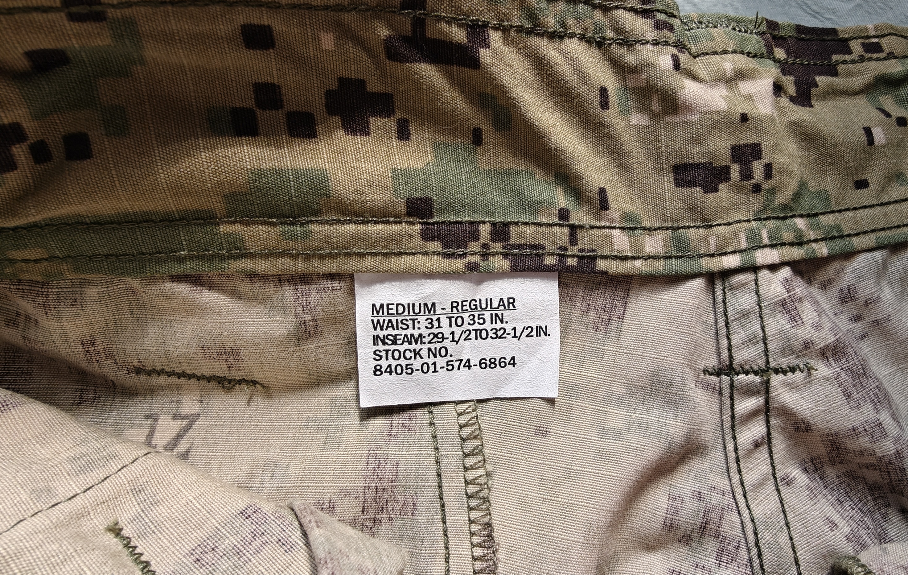 NOWE Spodnie US NAVY TYPE III AOR2 M-R