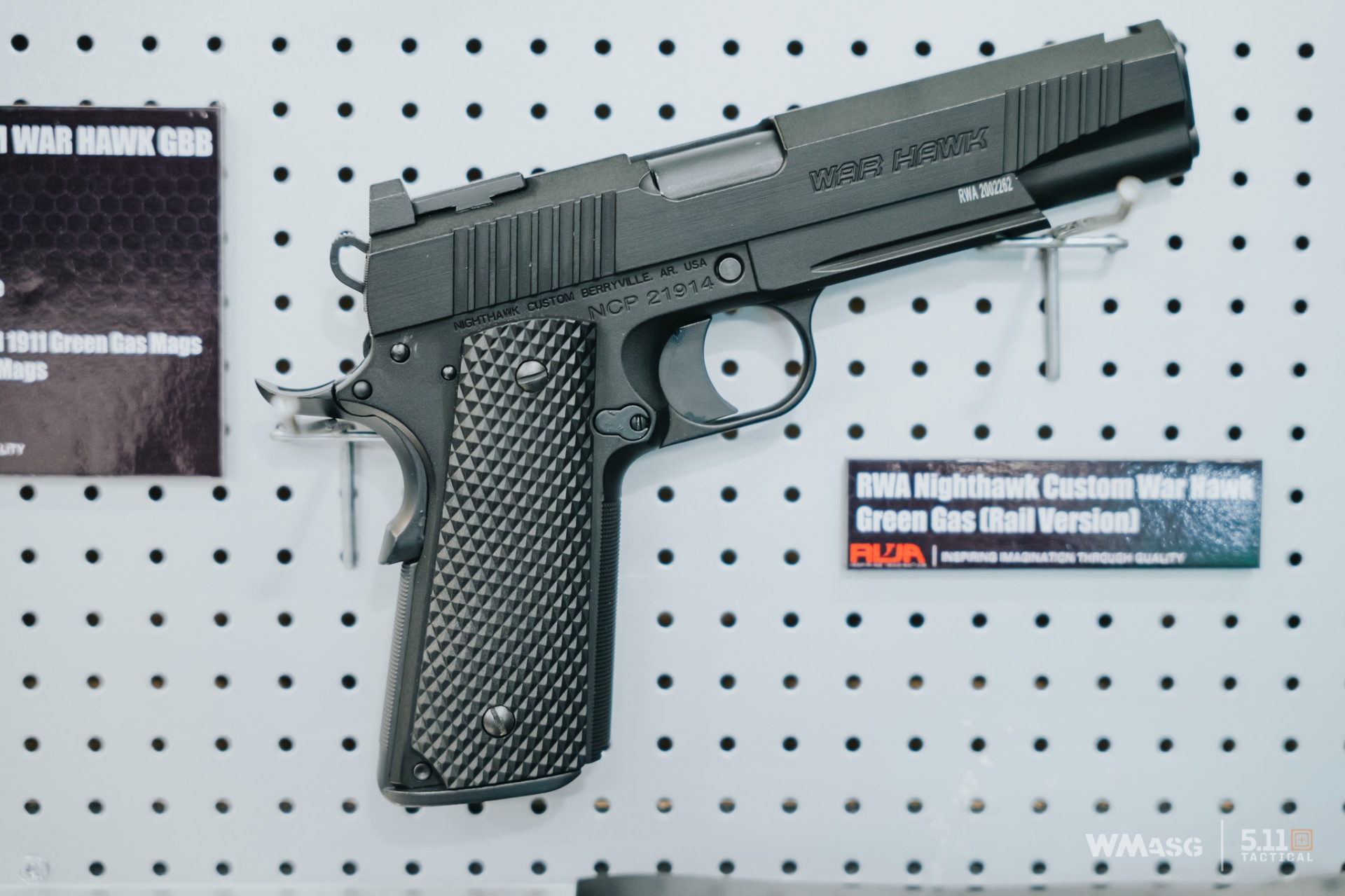 Red Wolf Airsoft z licencjonowanymi produktami własnej produkcji.