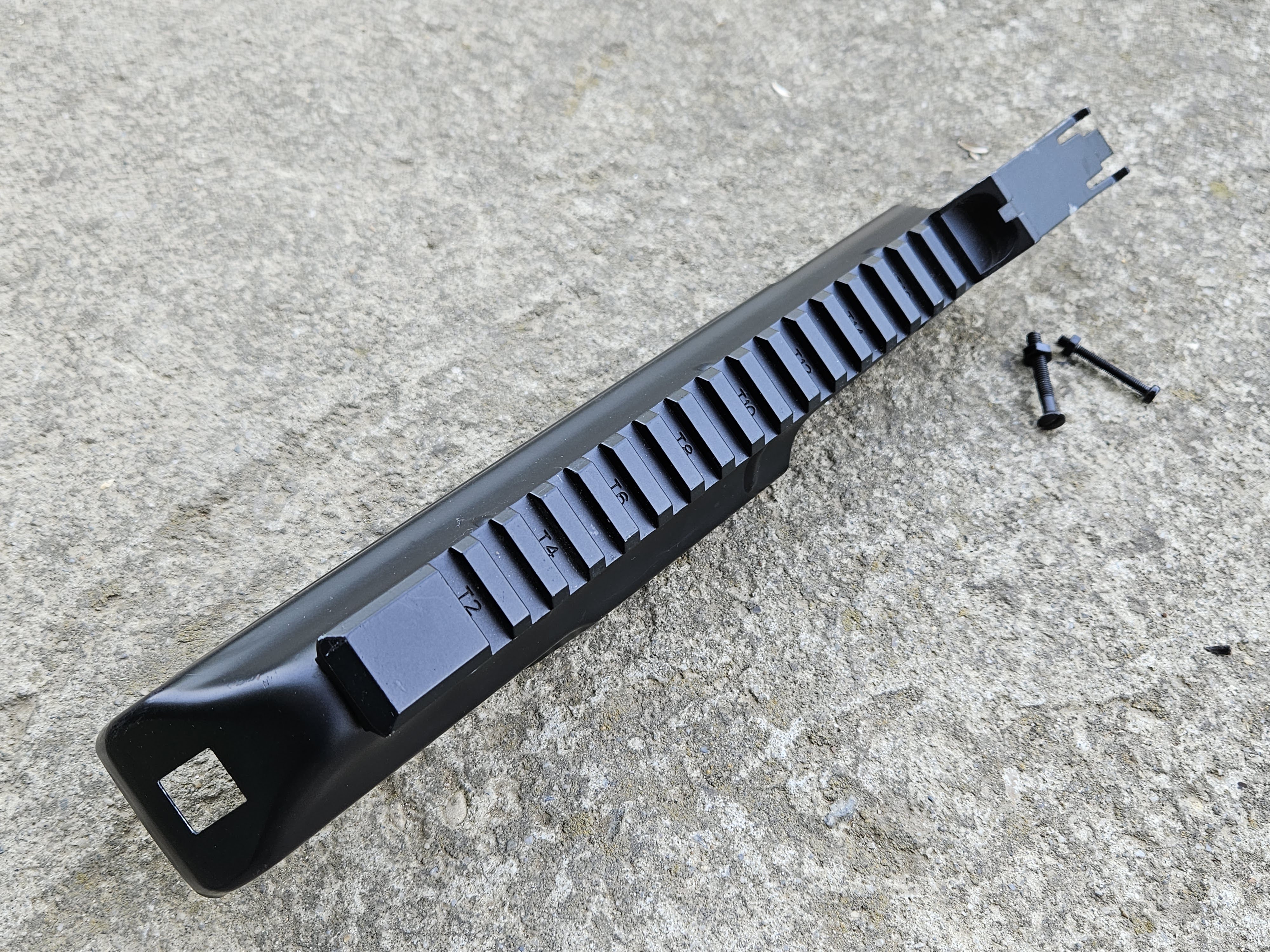 Pokrywa zamka dekiel z szyną 22mm do AK CYMA