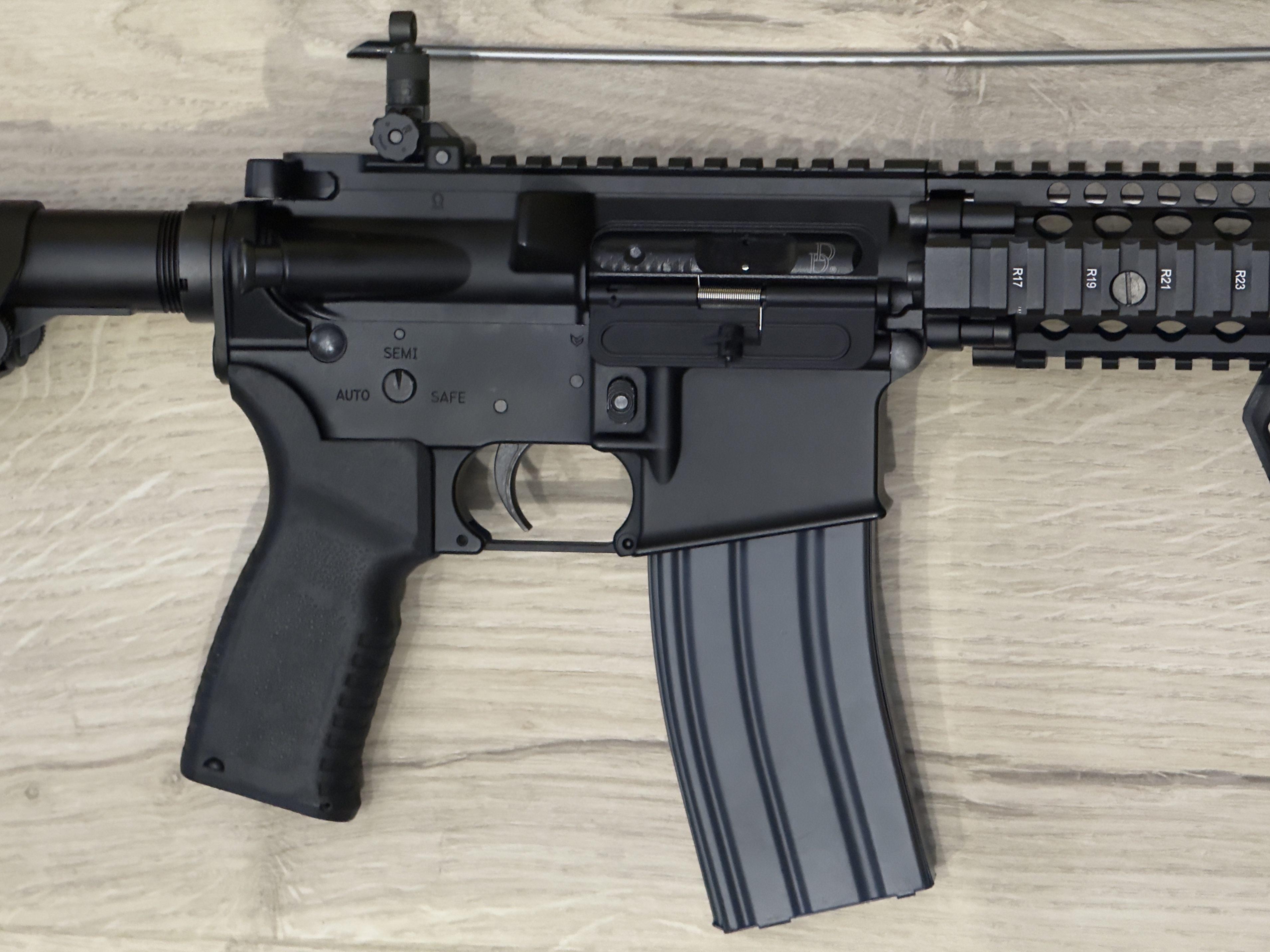 Replika Daniel Defense DDMK18 Black EMG GBBR + dodatki