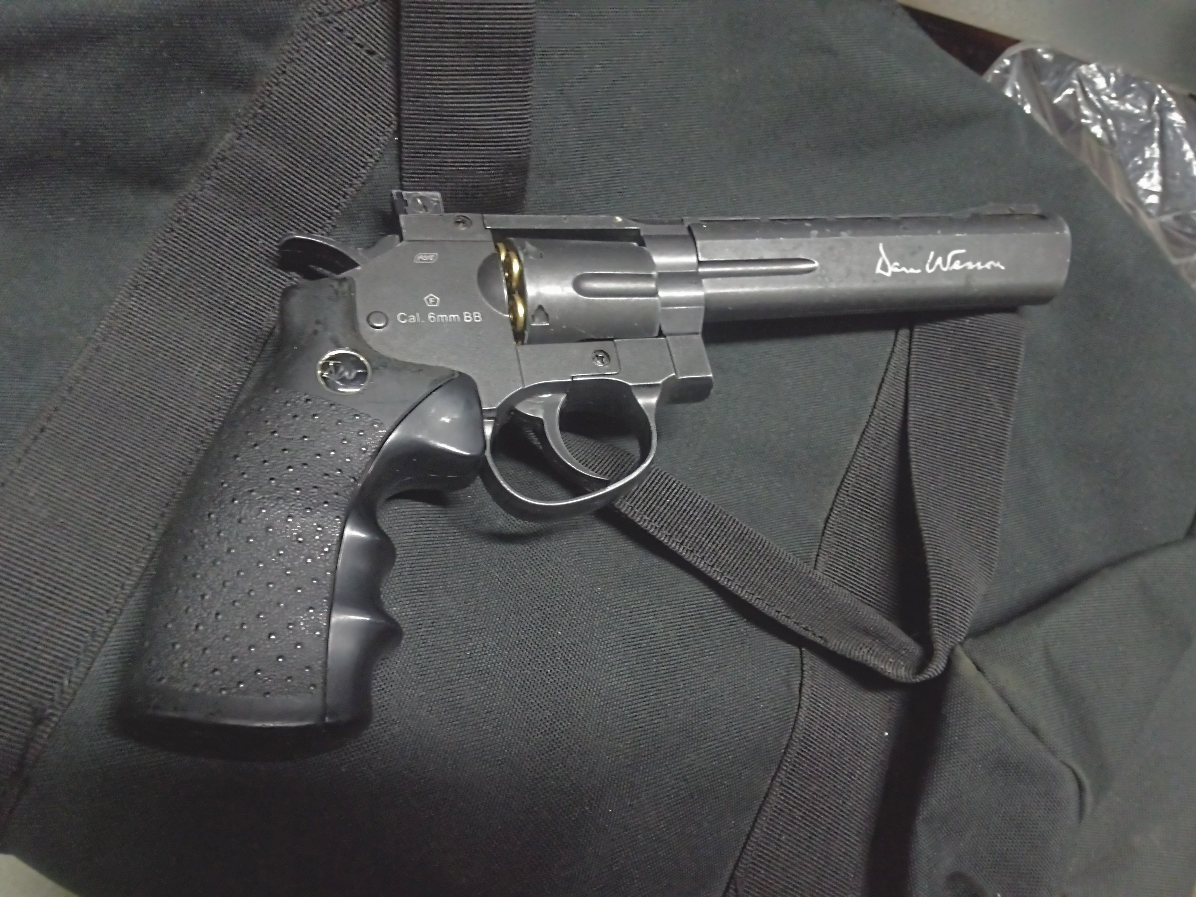 zestaw 2 x rewolwer DAN WESSON na CO2, łuski, rewolwery 6" i 8" calowe