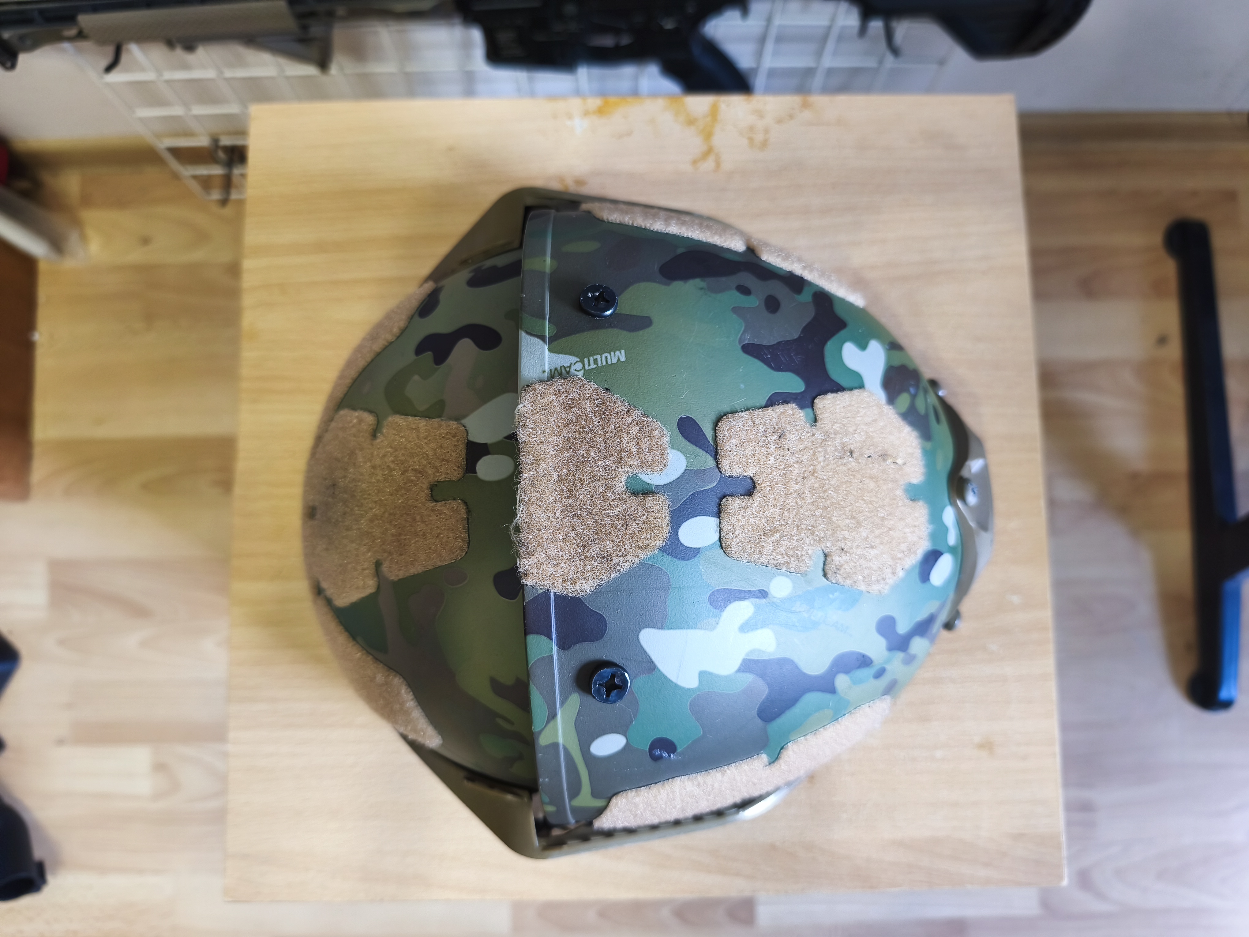 Replika hełmu CryePrecision AirFrame produkcji Ultimate Tactical w Multicam