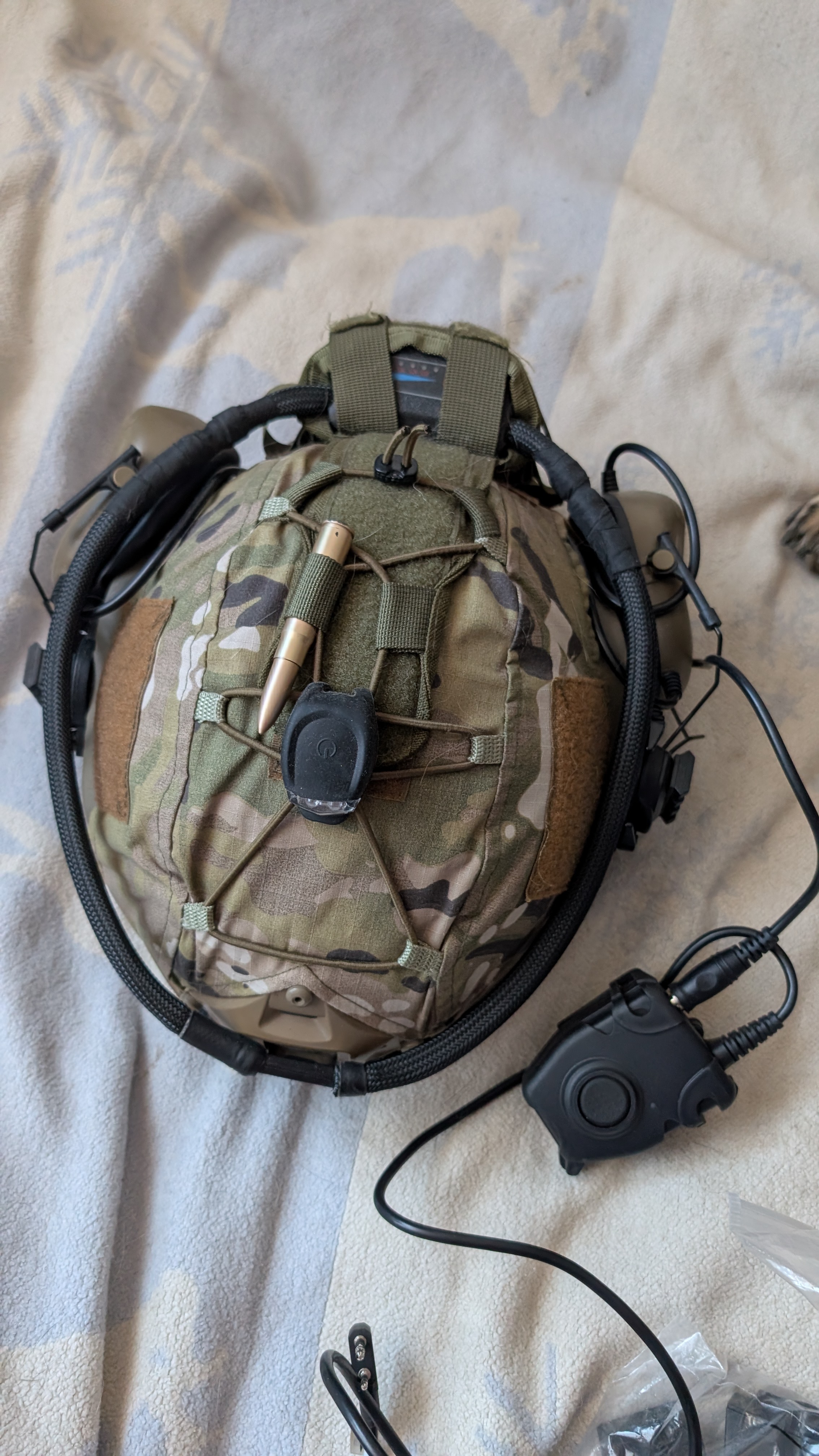 Hełm + Antyfog, gogle, pokrowiec, słuchawki, PTT, stalker, multicam