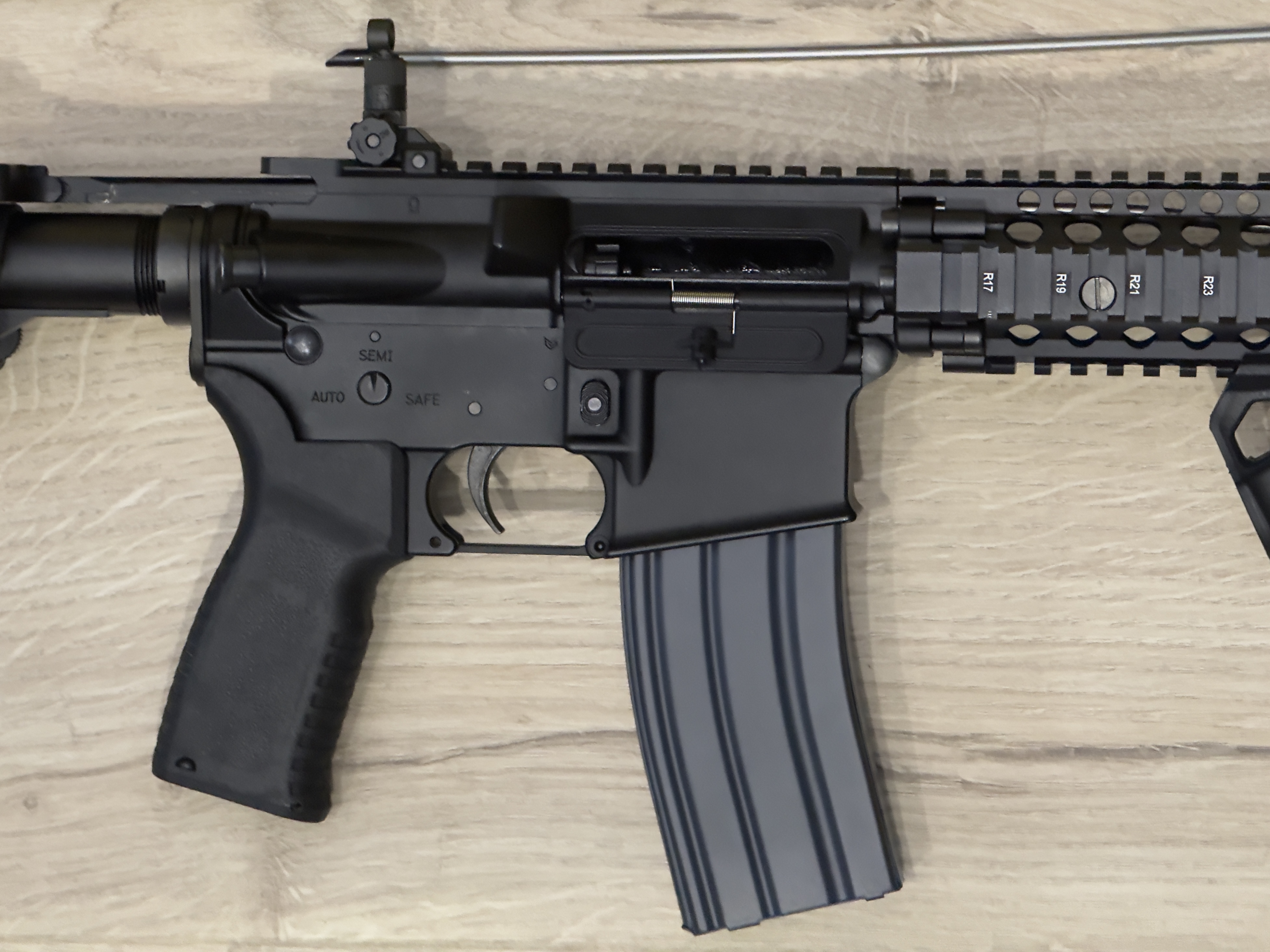 Replika Daniel Defense DDMK18 Black EMG GBBR + dodatki