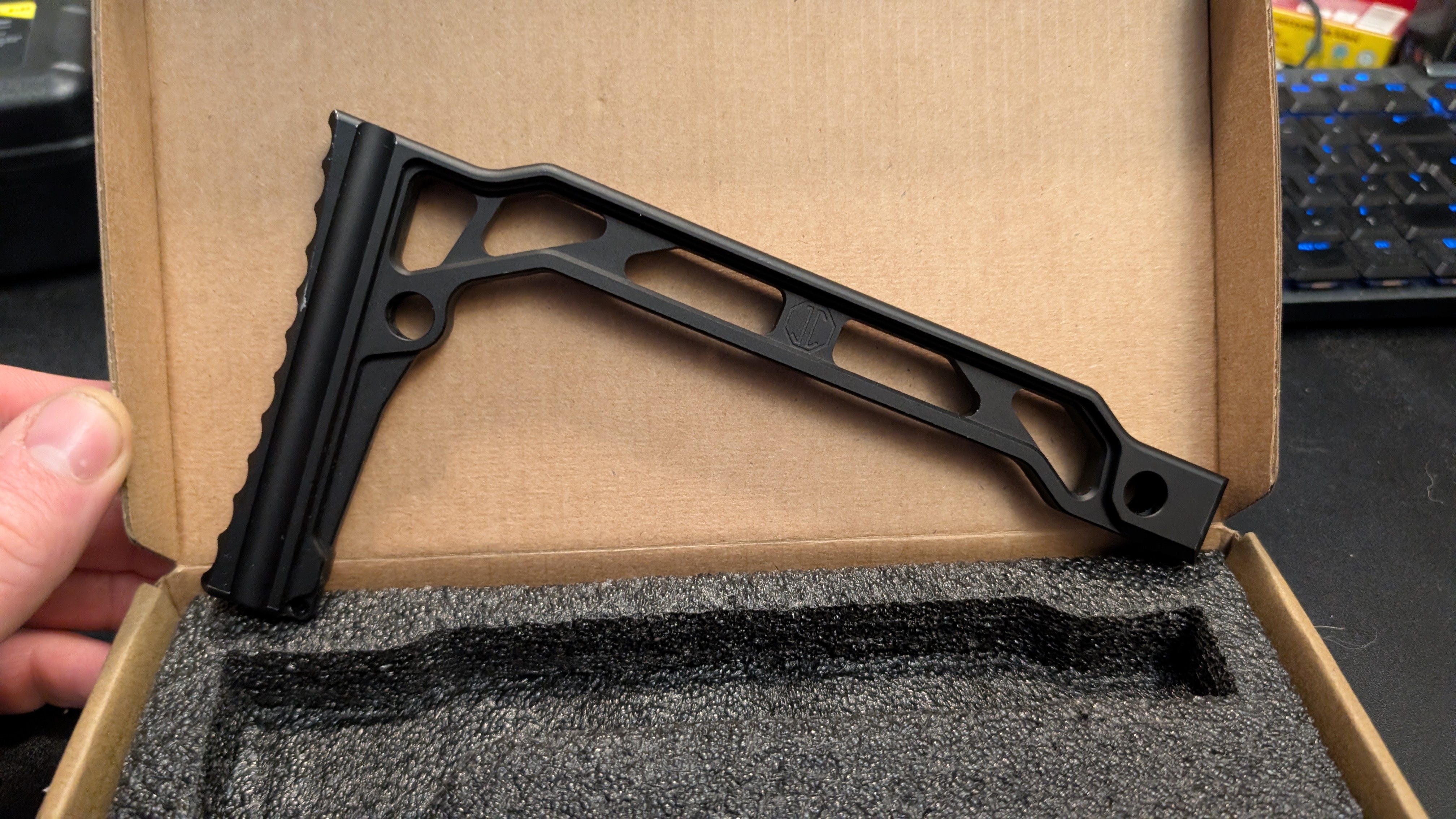 Szkieletowa kolba SS-8R z montażem 1913 5KU - Czarny