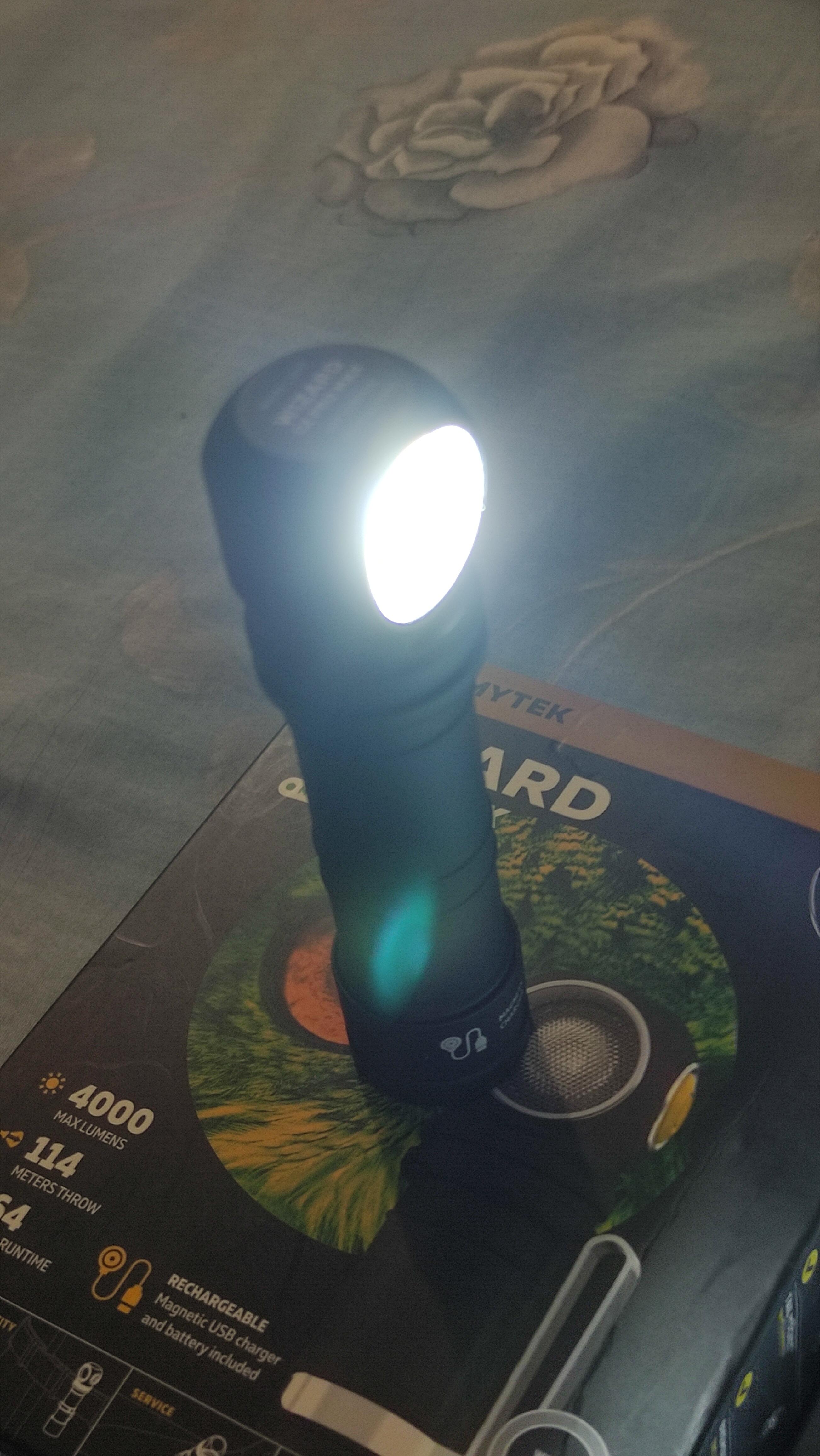 Latarka Armytek Wizard C2 Pro Max
