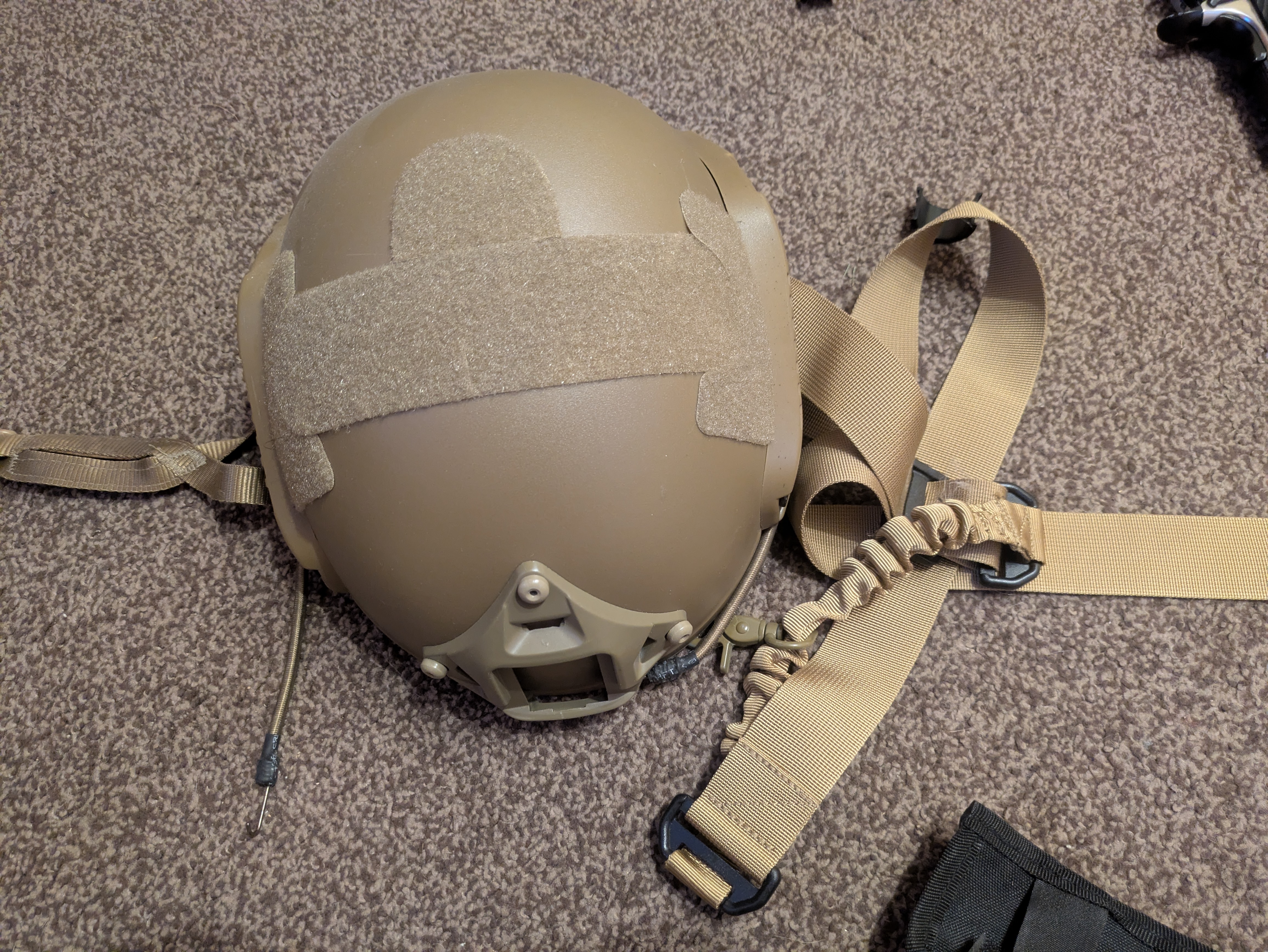 Mundur kamizelka hełm oporządzenie marpat